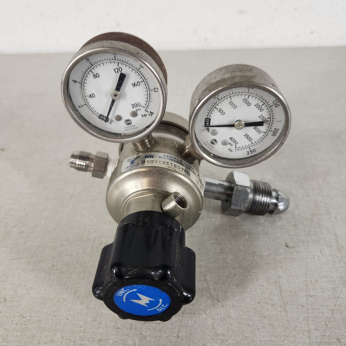 Veriflo DSG752S5807PG Stainless Steel Dual Gauge Gas Pressure Regulator CGA580