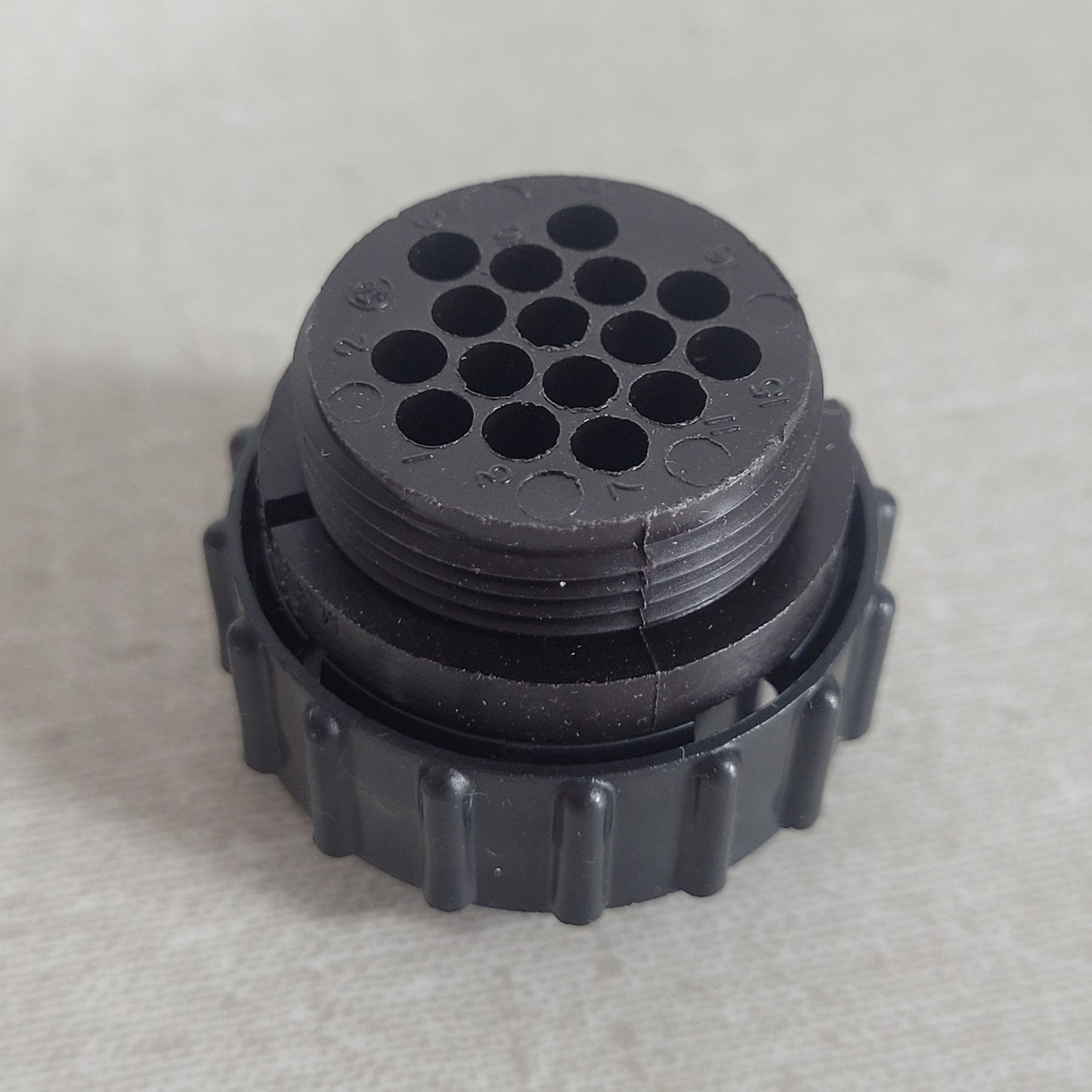 4 Units AMP 206037-1 Circular Connector Plug 16 Position CPC Series
