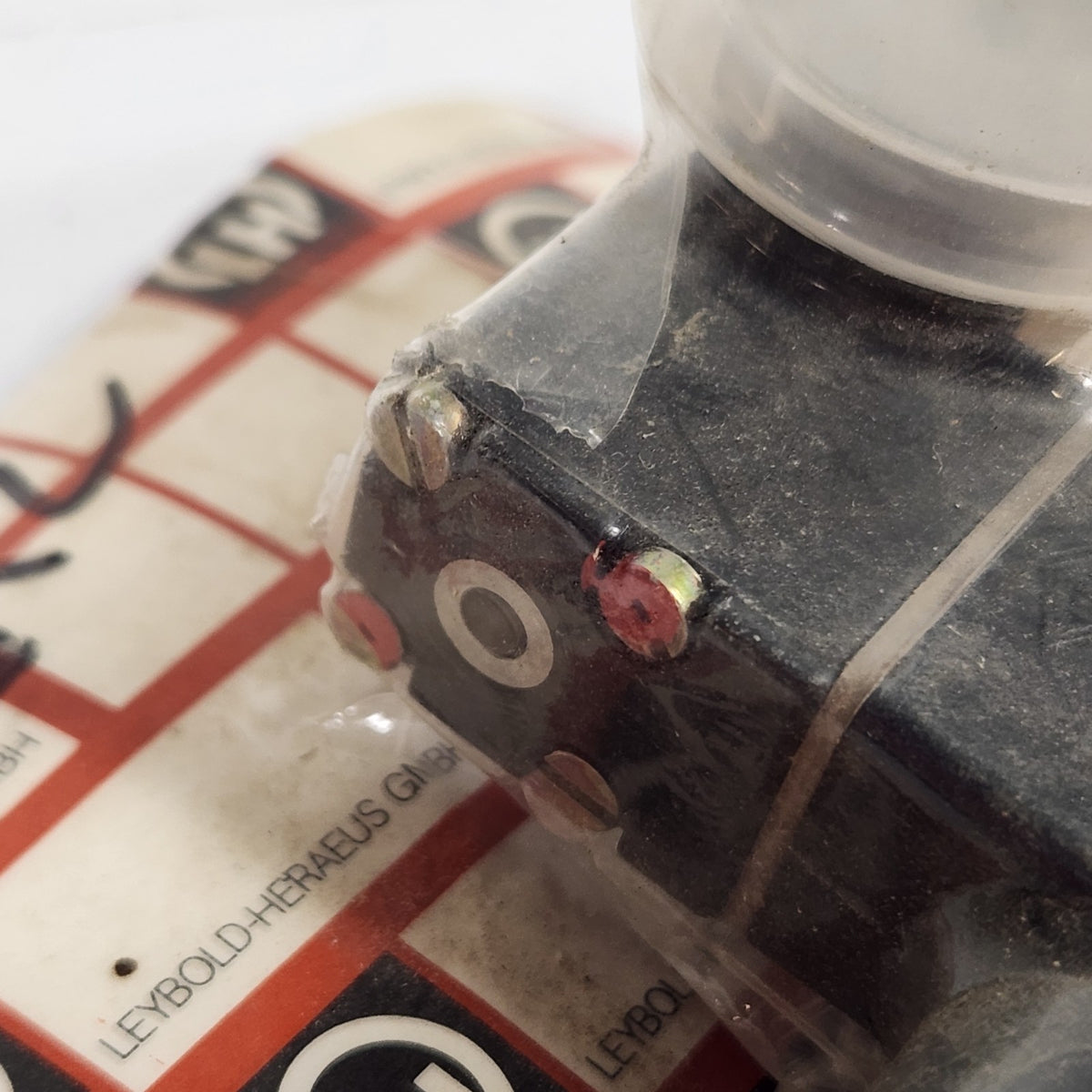 NEW Leybold Heraeus 42 270 283 Electromagnetic Vacuum Solenoid Valve 42270283