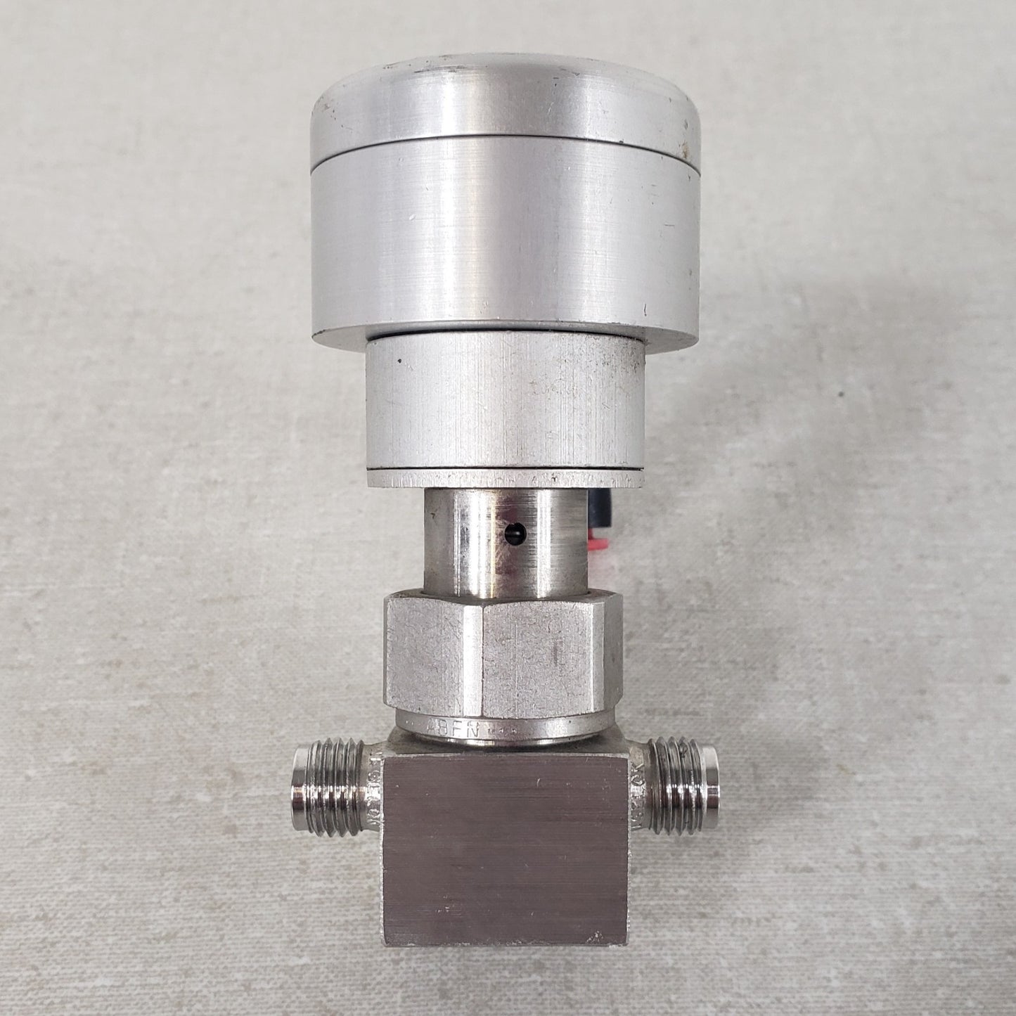 NUPRO Swagelok SS-4BK-1C Pneumatic Bellows Valve 1/4in Tube Fitting