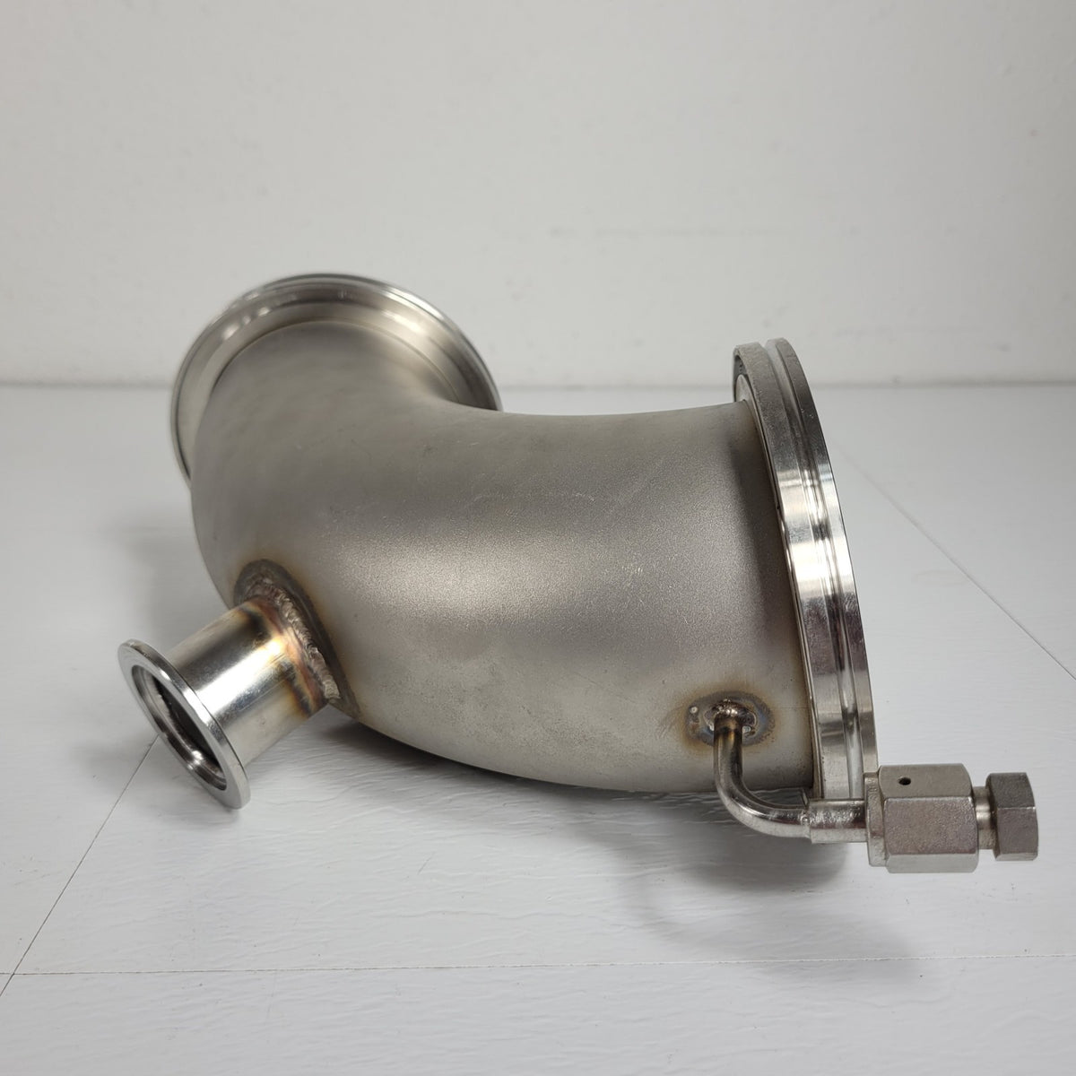 ISO-K100 to KF40 High Vacuum 90° Elbow Adapter Tee w/ 1/4" VCR Side Port