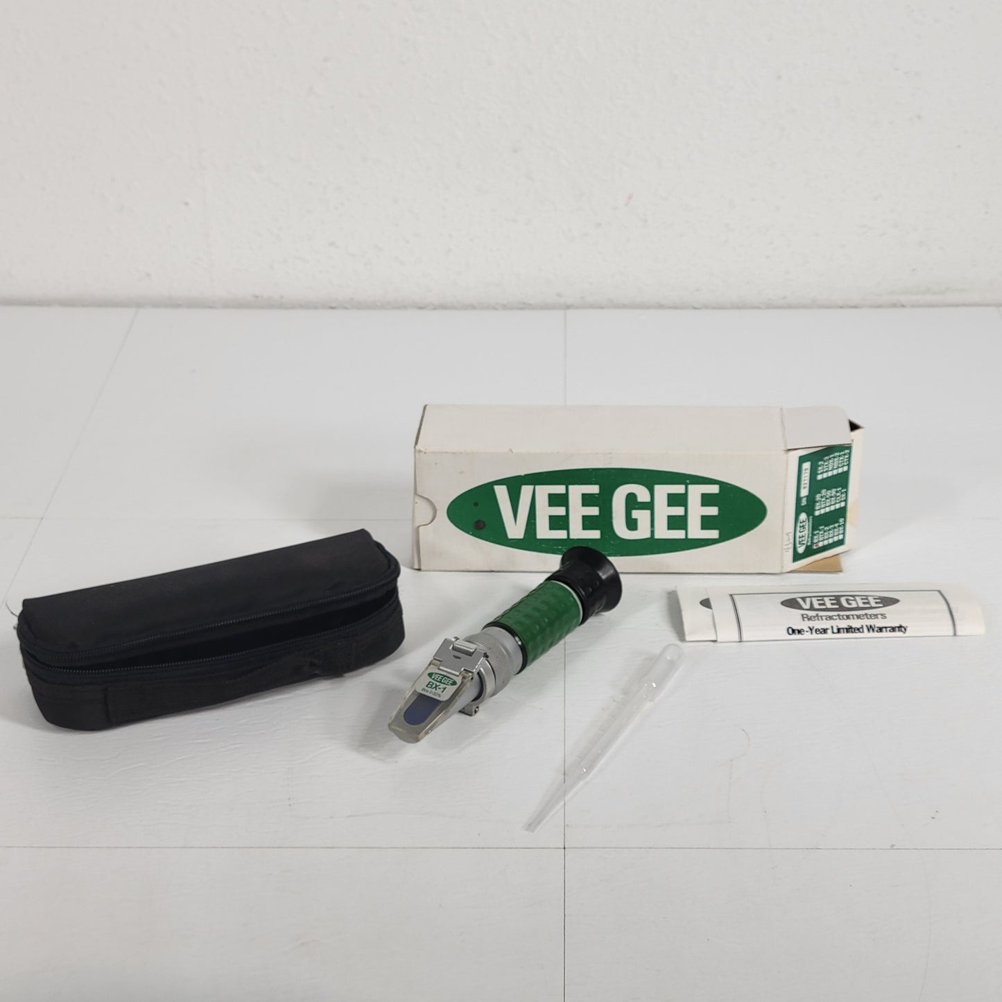 VEE GEE BX-1 0-32% Brix Handheld Refractometer Kit Case Syringe 43001