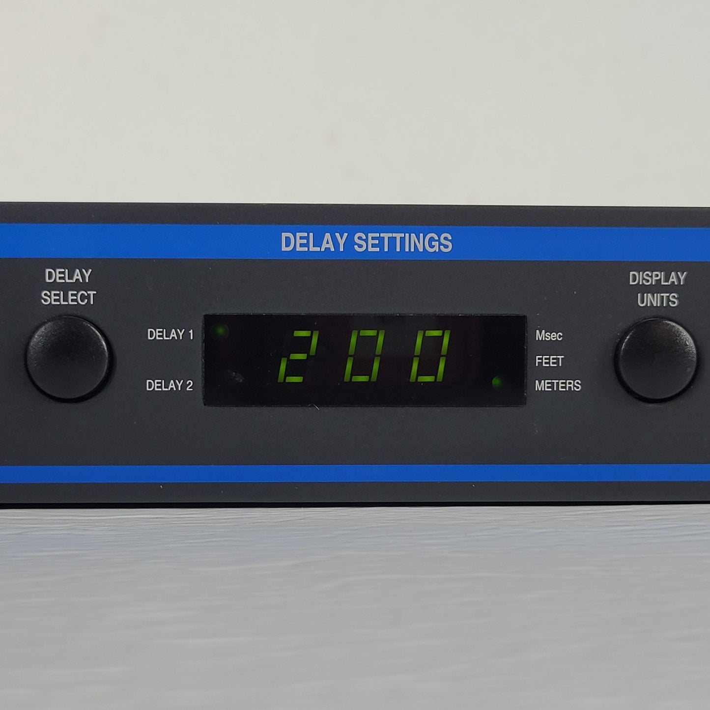 SYMETRIX 402 Dual Output Delay Acoustic Tool, 1 In & 2 Outs XLR and 1/4"