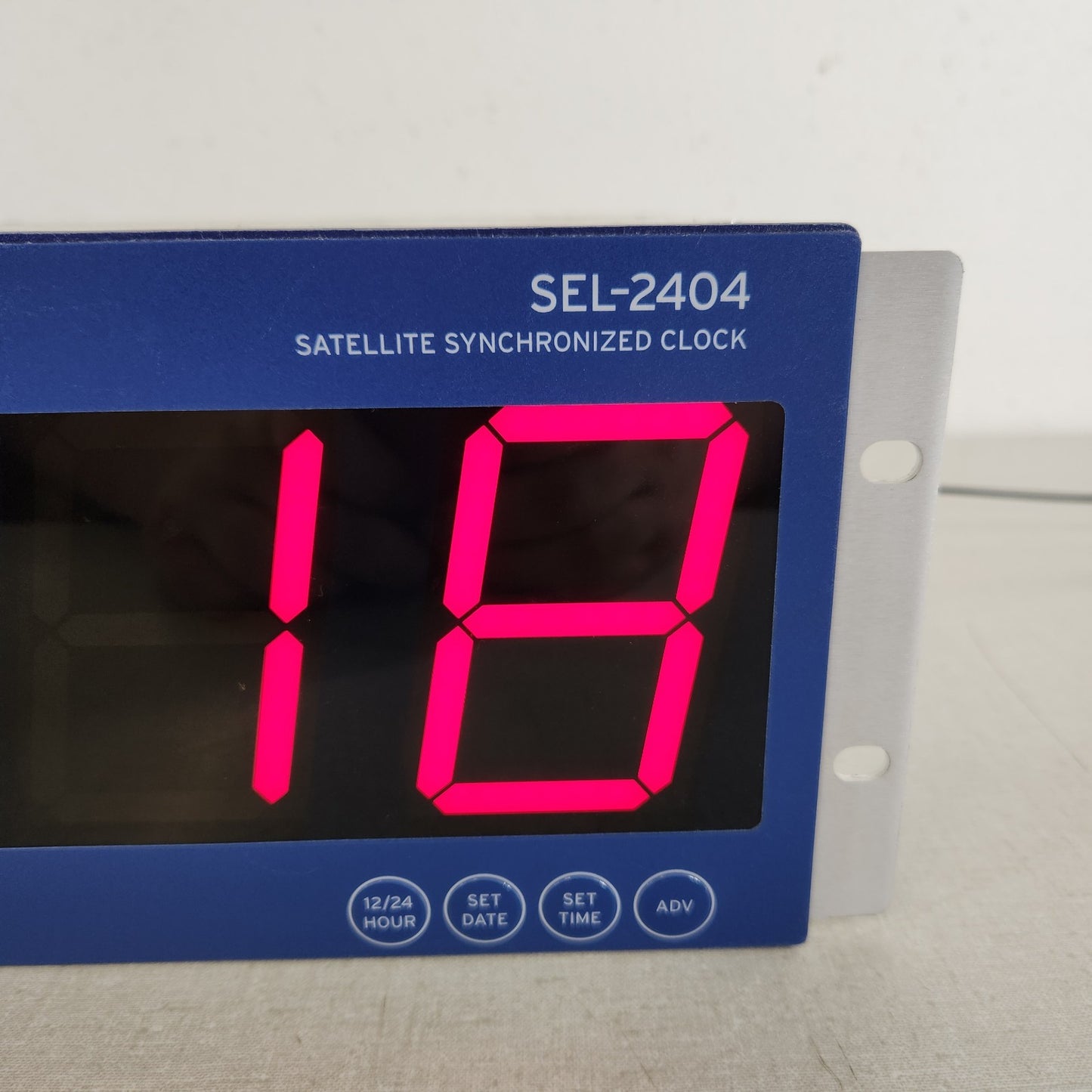 Schweitzer SEL-2404 Satellite GPS Clock IRIG-B ±100ns w/ Antenna Tested