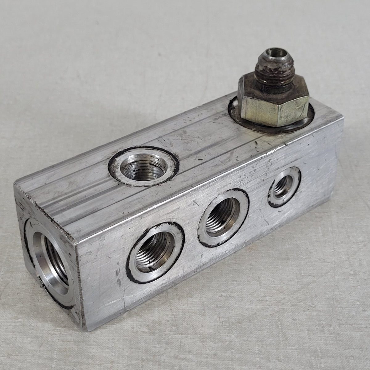 Industrial Hydraulic Oil Fluid Distribution Manifold Block w/ Fittings Hardware