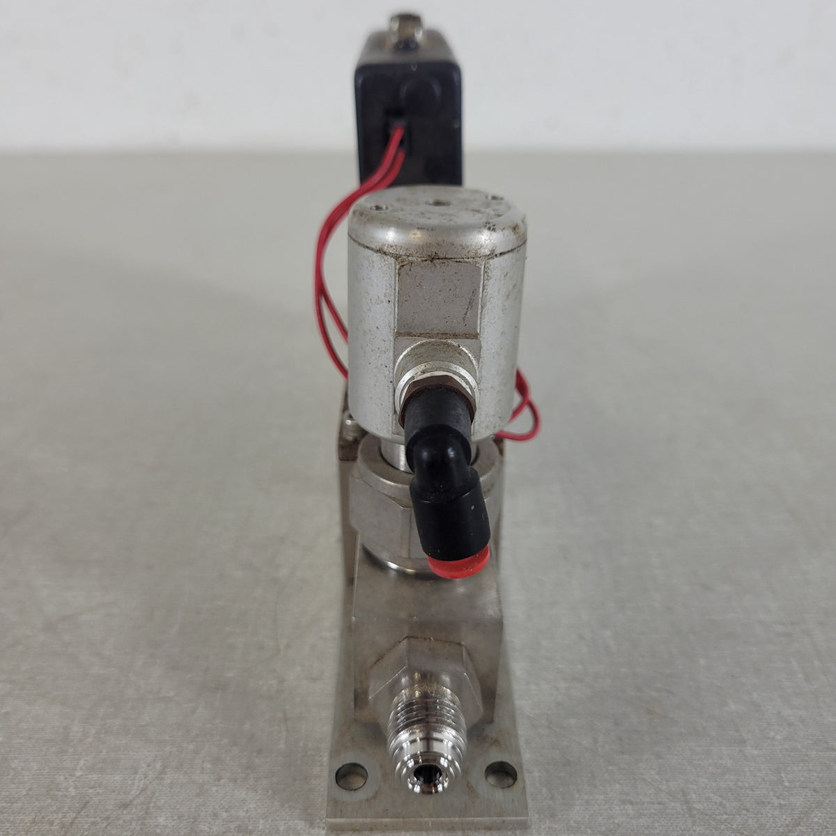 MKS 2259C-00200RV-S Helium 200 SCCM Mass Flow Controller MFC Nupro Valve