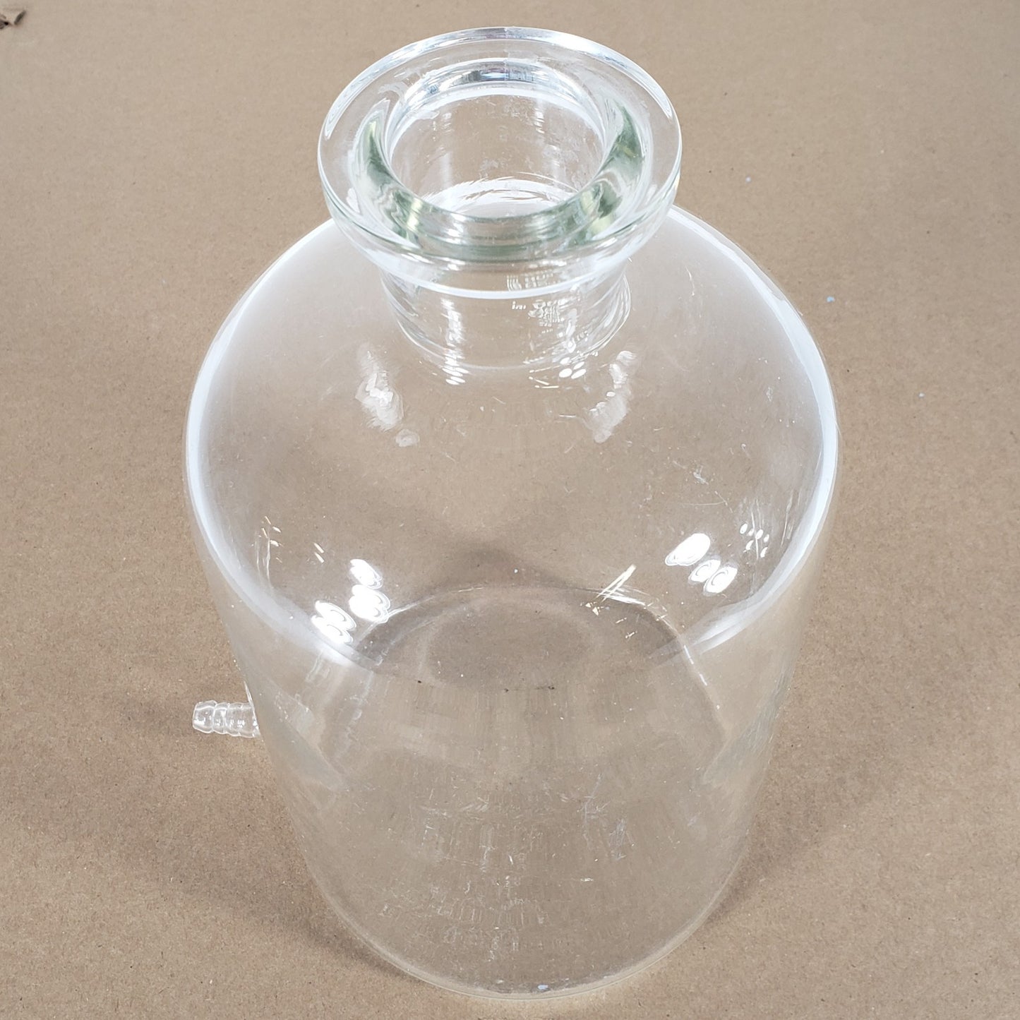 Kimax 14607-4000 4000mL Glass Reservoir Bottle w/3/8" Bottom Hose Outlet