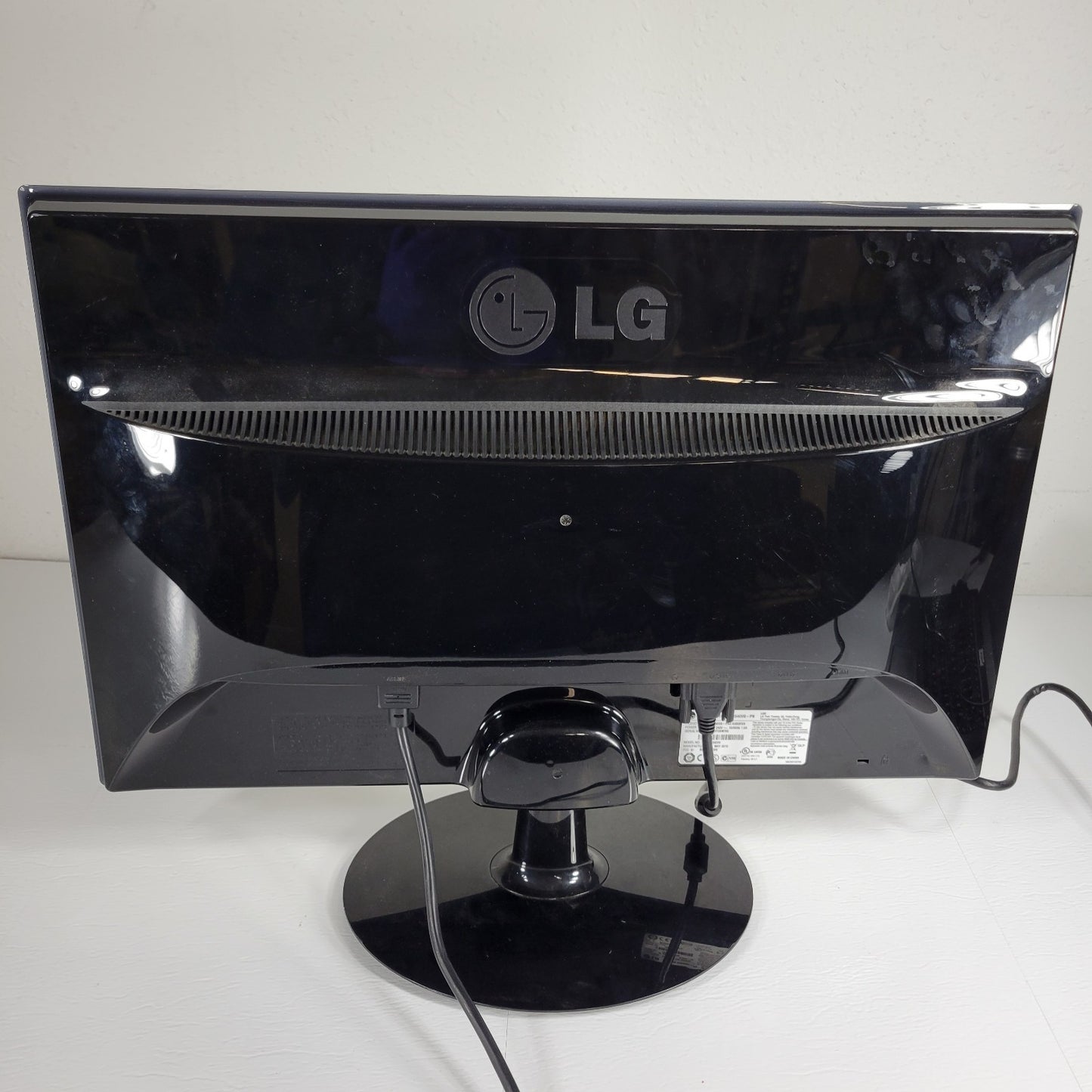 LG W2340VG Flatron Widescreen Monitor, Works with VGA, DVI-D, and HDMI