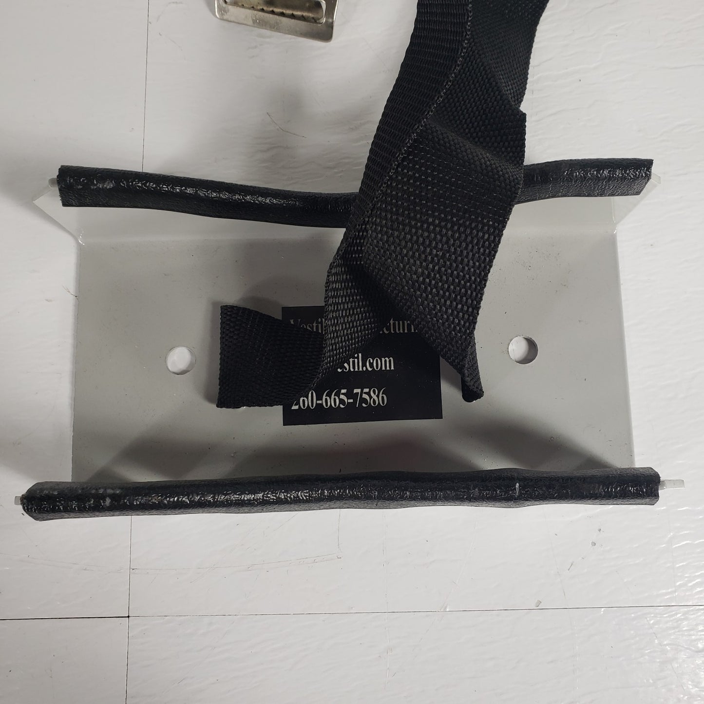 VESTIL Industrial Gas Cylinder Wall Mount Bracket Clamp Holder Single Tank Rack