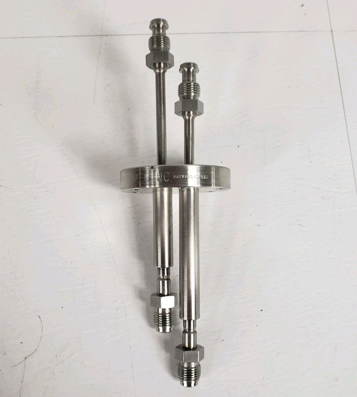 MDC 2.75" CF DN35CF Dual 1/4" VCR Fluid Feedthrough UHV Vacuum 304SS