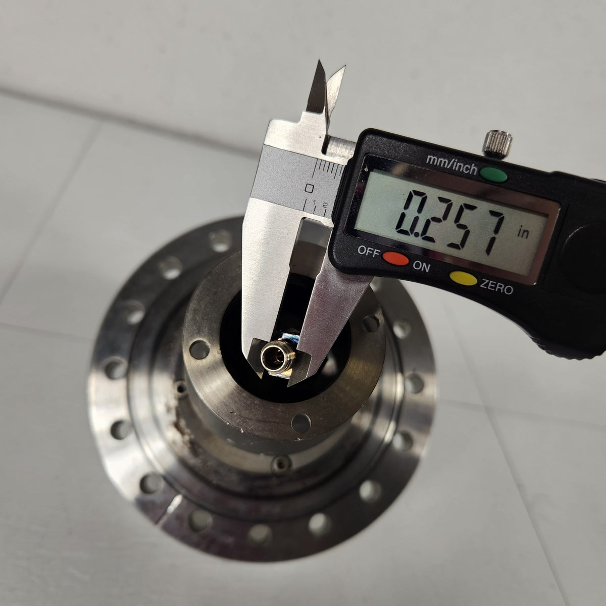 Nor-Cal Products 6" CF UHV Vacuum Source Feedthrough Assembly Electrical Gas