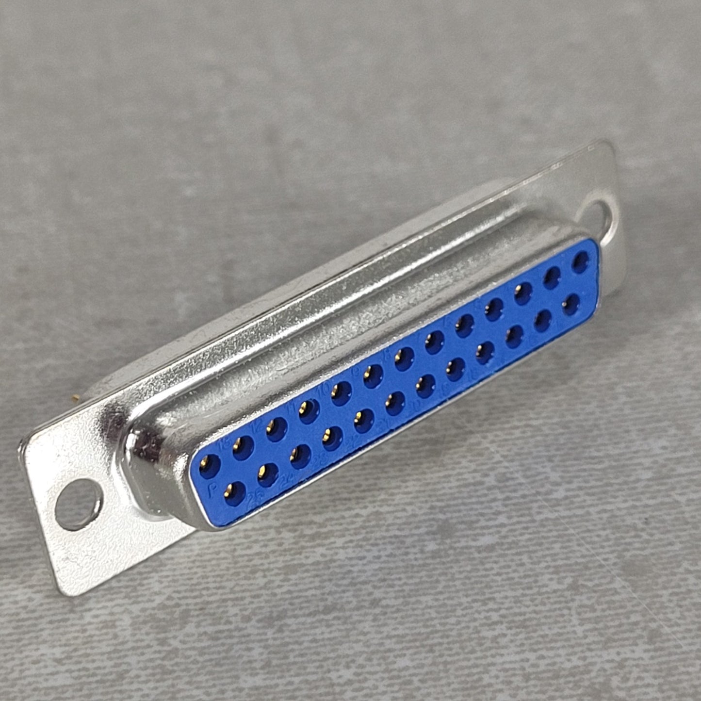 Multicomp SPC15439 DB25 Female D-Sub Connector 25-Pin Solder Gold Contacts