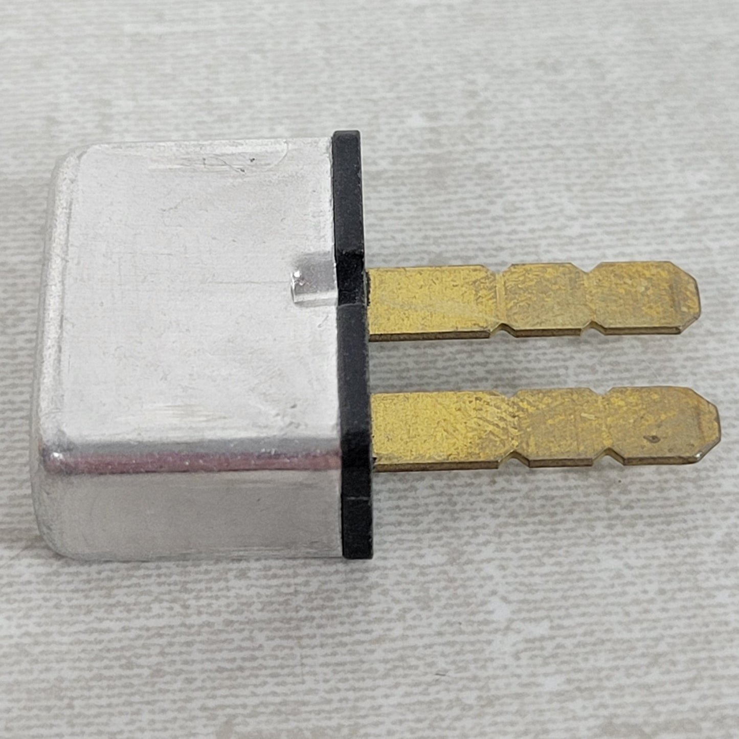 Lot of 10 Pollak T2 12V 30A Type II Auto Reset Circuit Breakers Blade Terminal