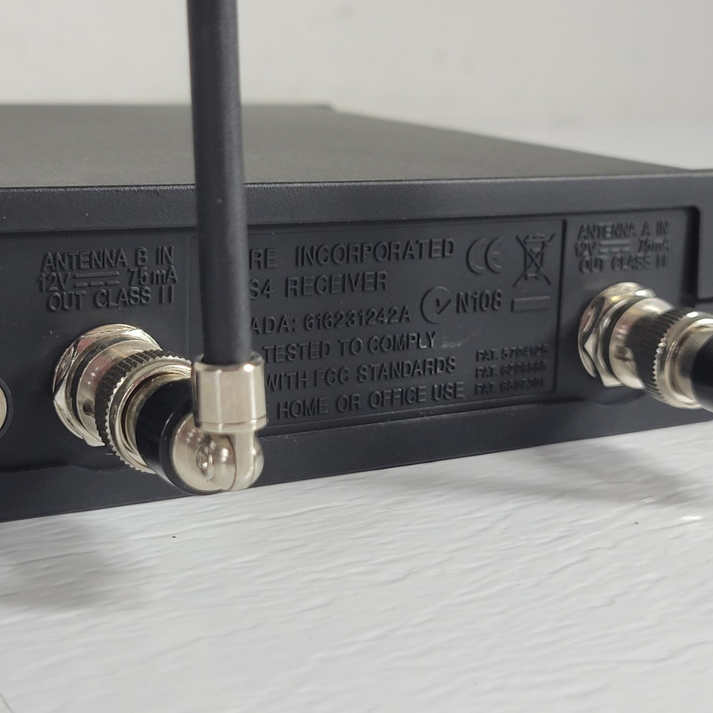 SHURE ULXS4 Receiver and Power Supply, ULX1 J1 Wireless Transmitter 554-590 MHz