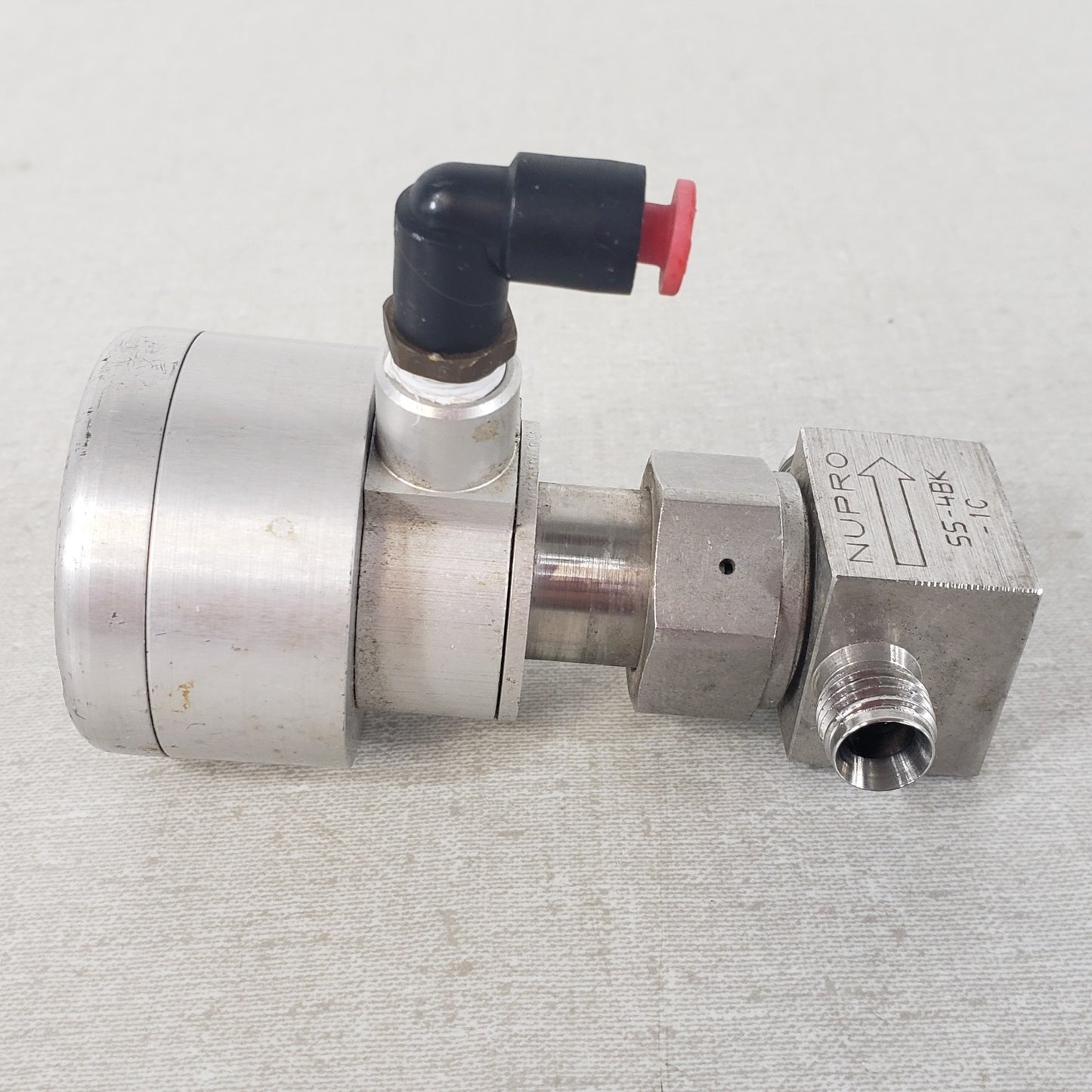 NUPRO Swagelok SS-4BK-1C Pneumatic Bellows Valve 1/4in Tube Fitting