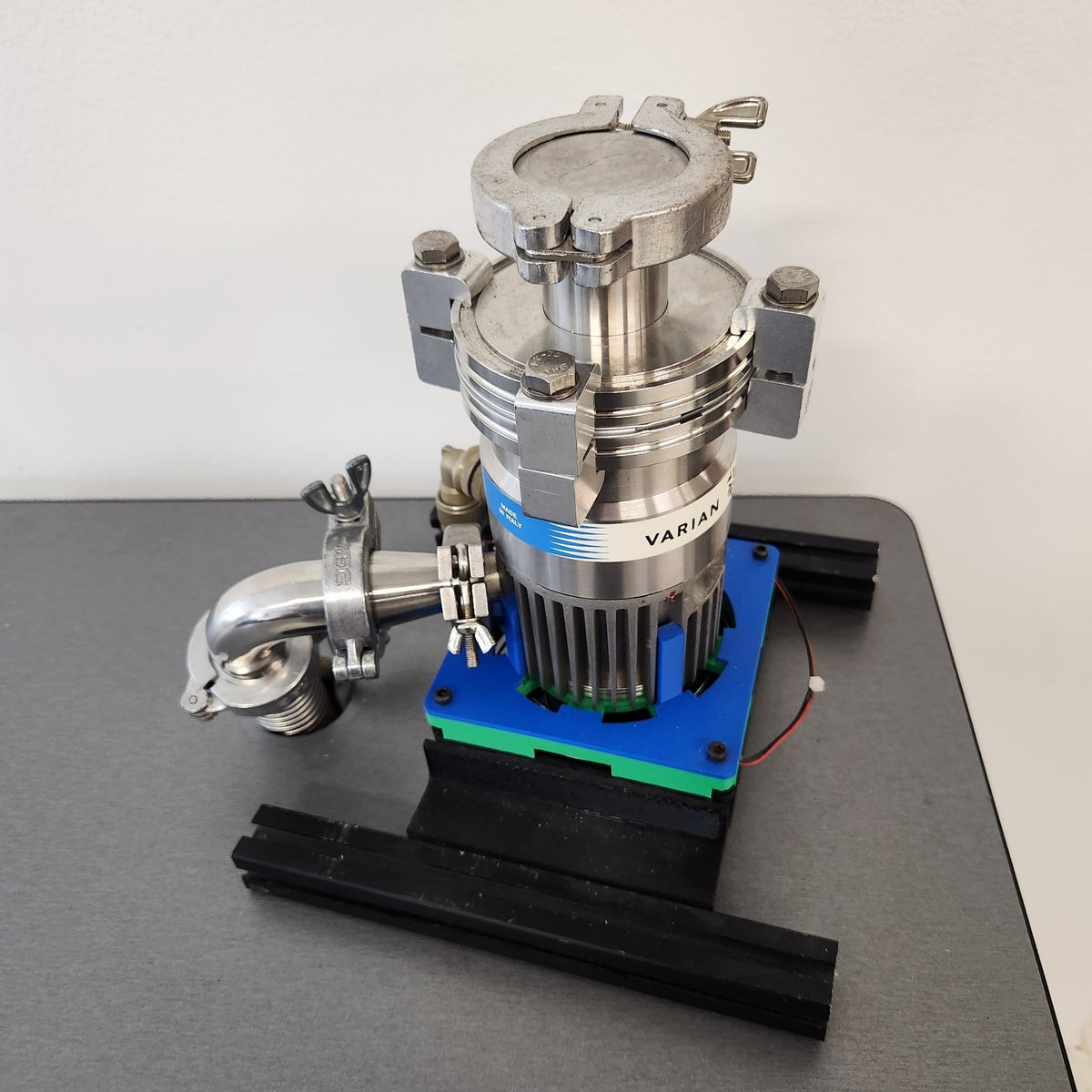 TESTED E-7 Torr UHV Vacuum Cart Varian Turbo-V70 Pfeiffer Duo Pump Station