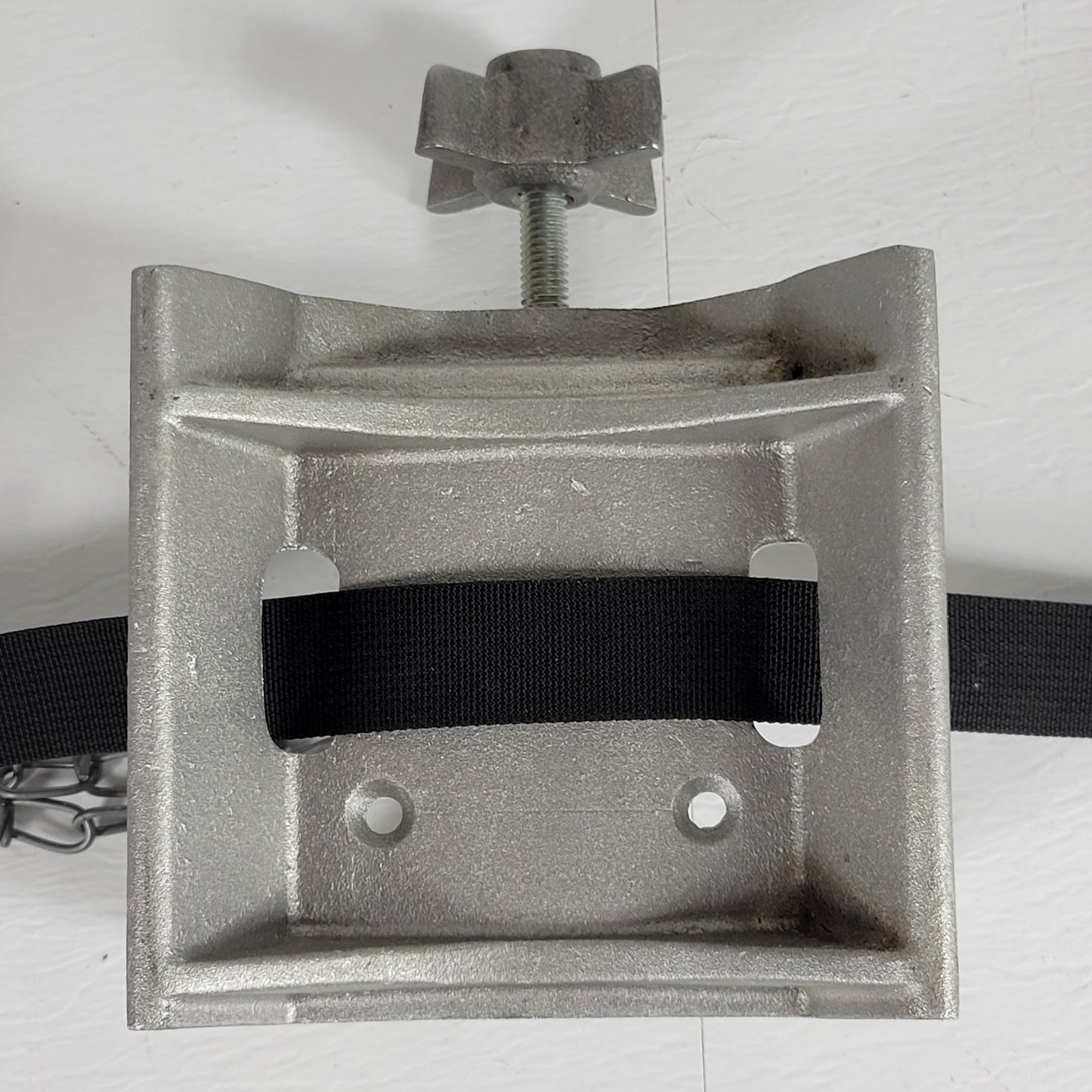 Industrial Gas Cylinder Bench Mount Bracket Clamp Holder Single Tank, Chain