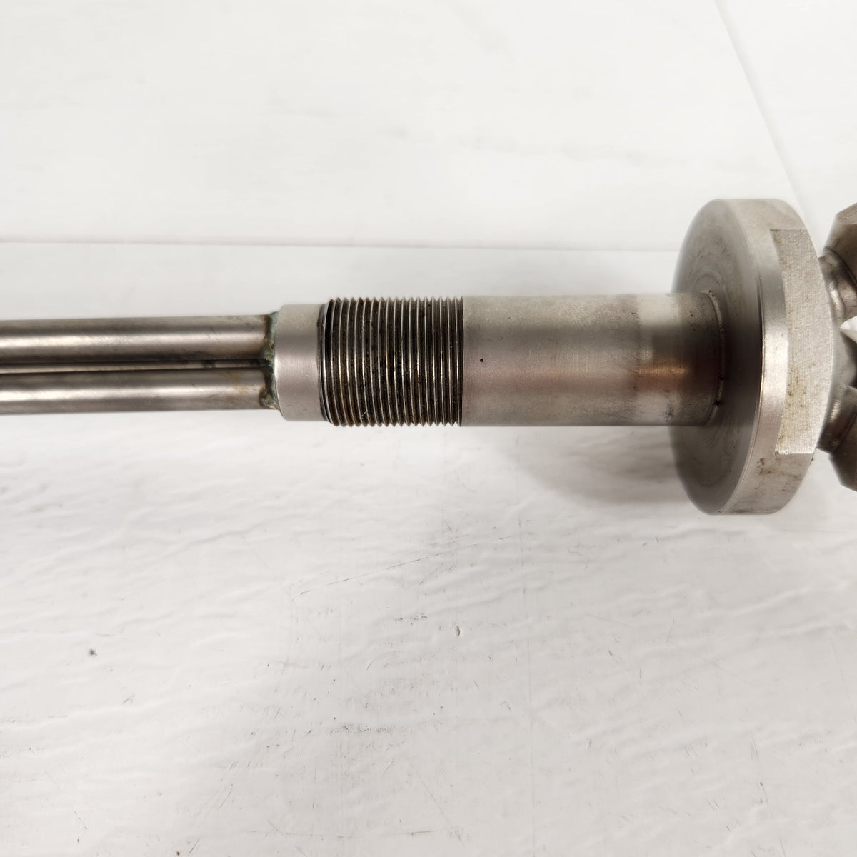 UHV Vacuum Fluid Feedthrough 3/4"-28 UN 3/8" Swagelok + 2x Cajon VCO
