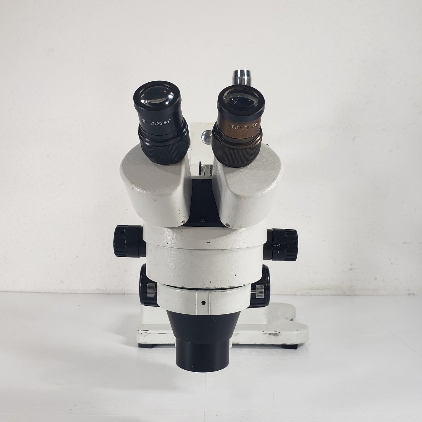 AmScope SM-4B Series 3.5-22.5x Stereo Microscope w/double Arm Stand Wide View