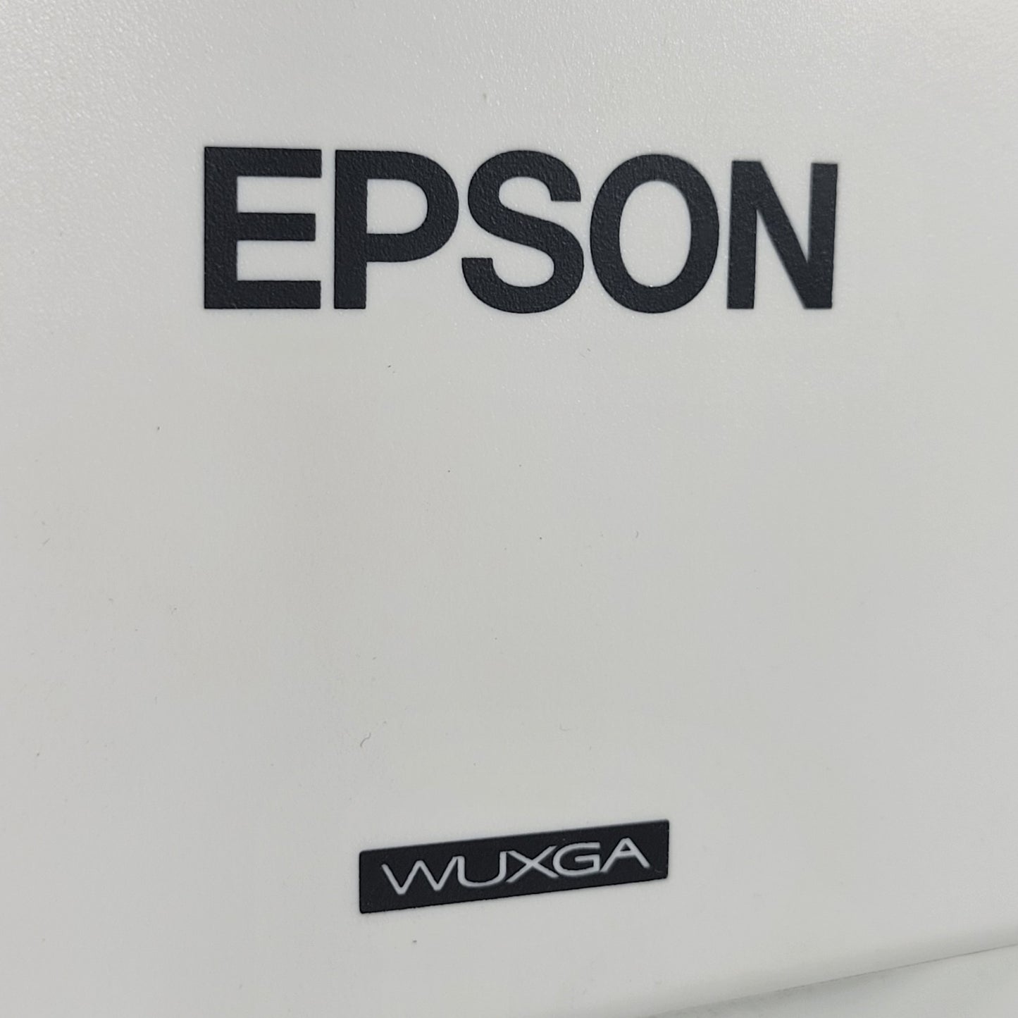 FOR PARTS ONLY/NOT WORKING EPSON H750A PRO G7500U LCD Projector
