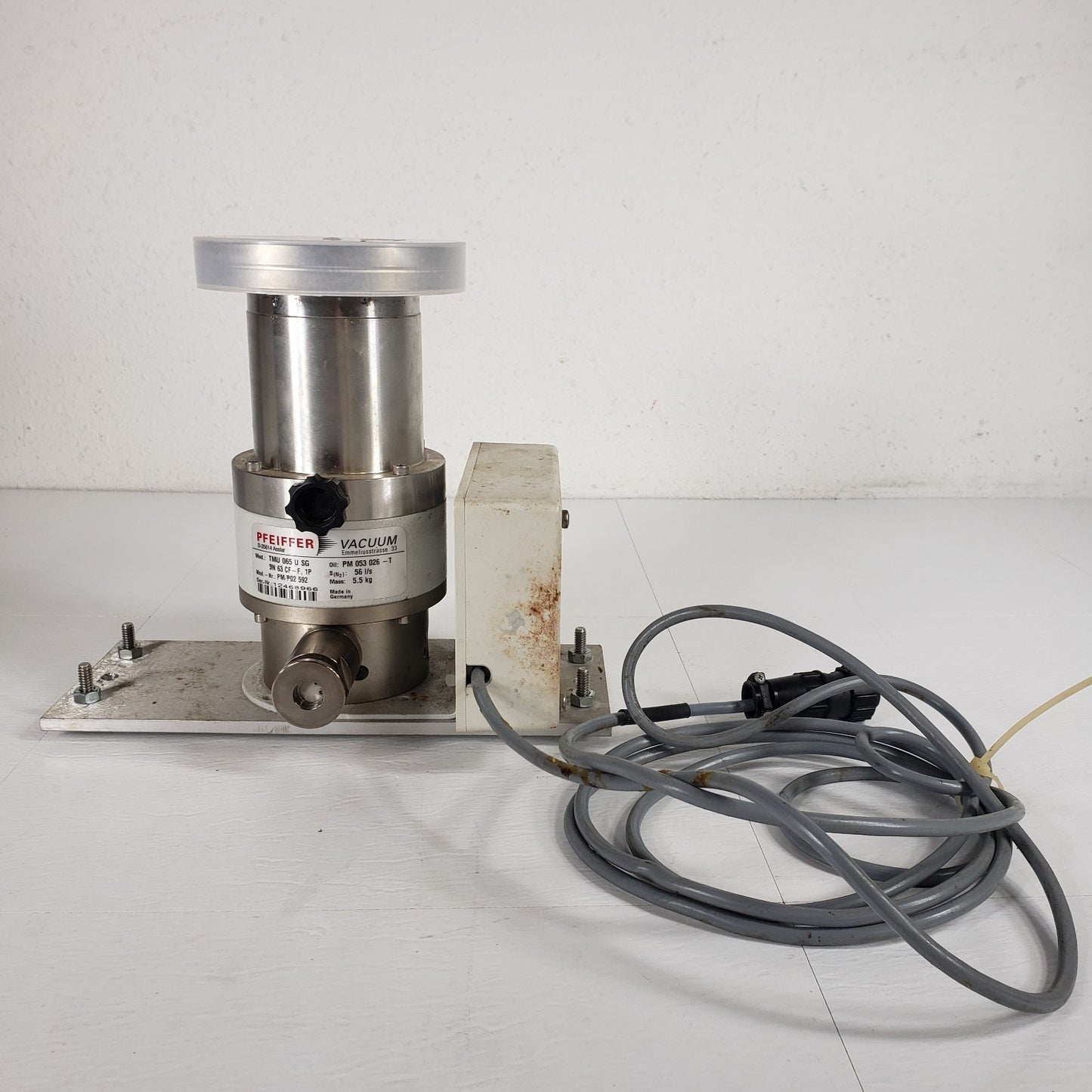 TESTED to E-6 Pfeiffer TMU-065 Turbomolecular Pump Ultra High Vacuum w/ TCP-015