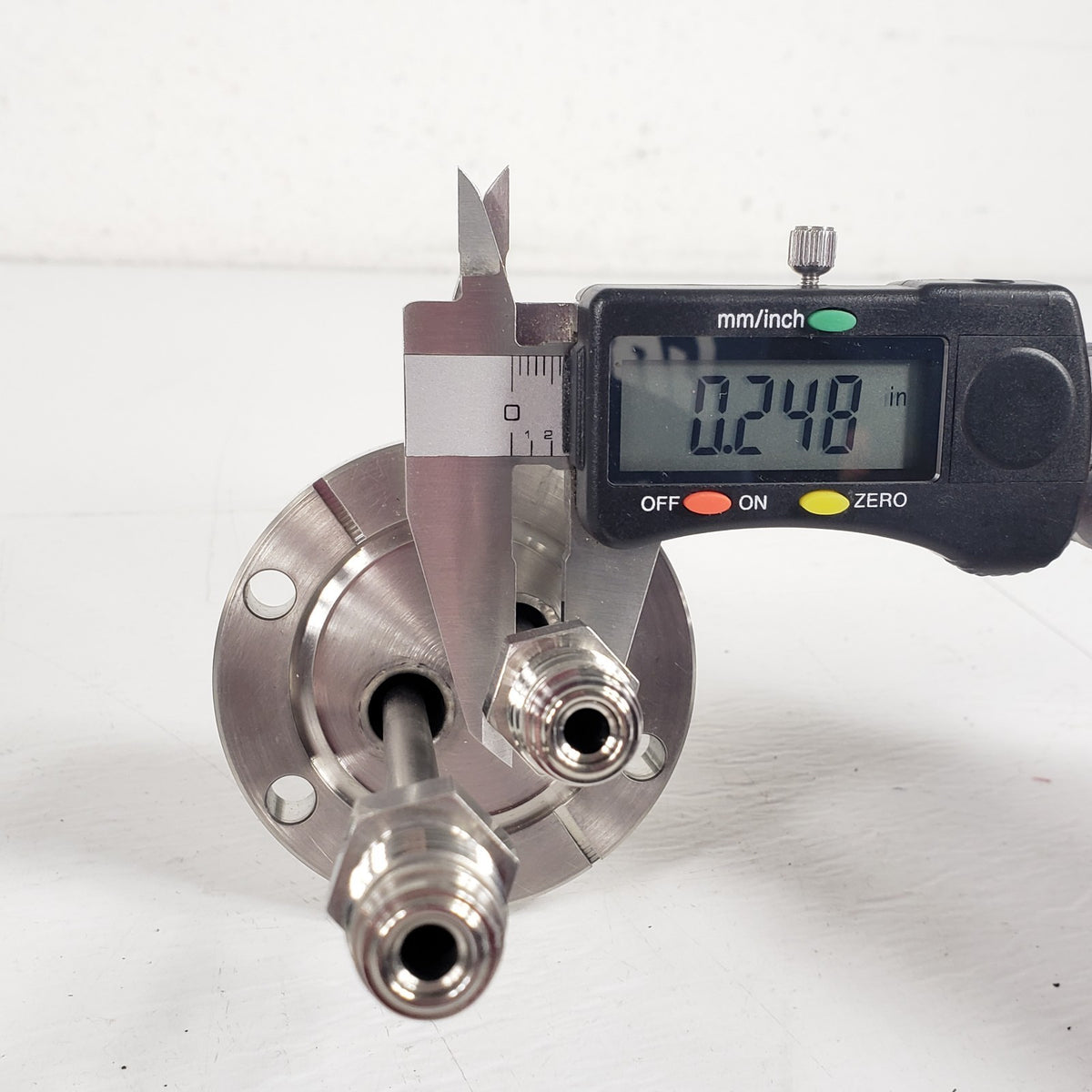 MDC 2.75" CF DN35CF Dual 1/4" VCR Fluid Feedthrough UHV Vacuum 304SS