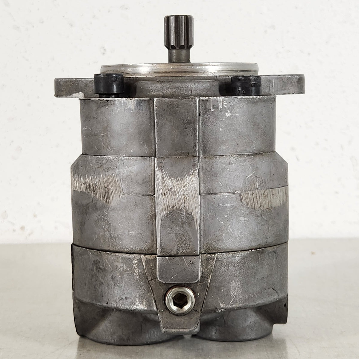 Cross 5Z420 40-Series Hydraulic Gear Pump 3000 PSI 5/8" Shaft Untested