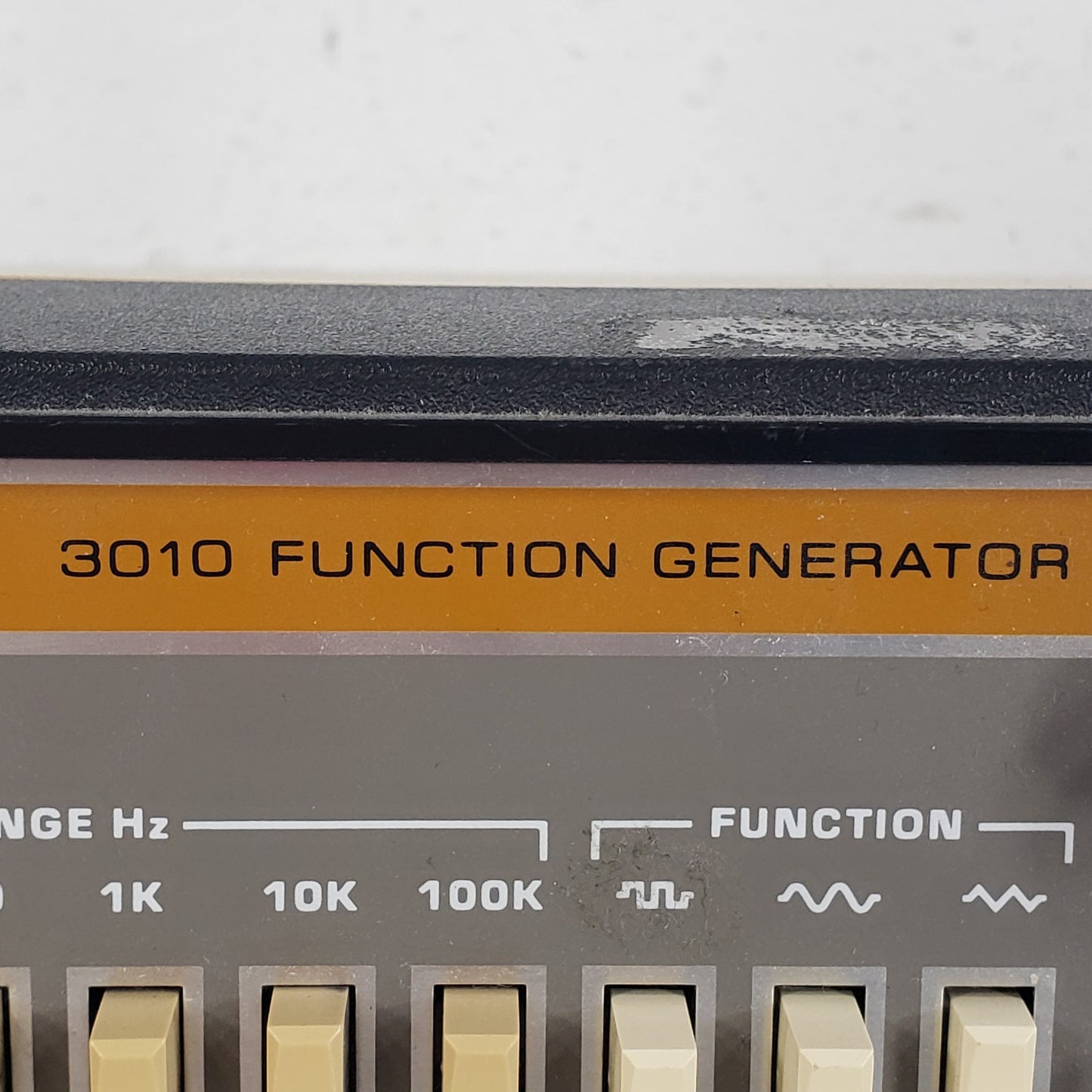 B&K Precision 3010 Function Generator 1MHz Sine Square Triangle TTL No Cable