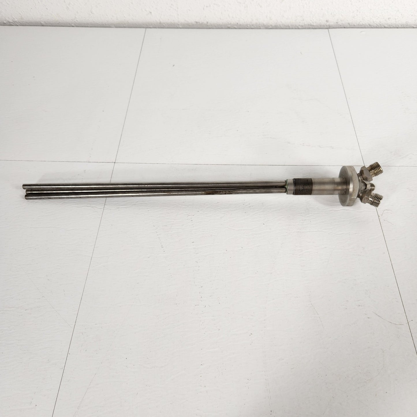 UHV Vacuum Fluid Feedthrough 3/4"-28 UN 3/8" Swagelok + 2x Cajon VCO