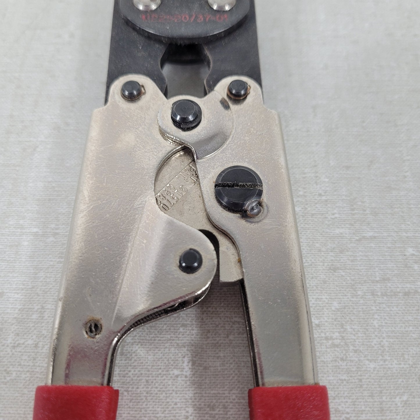 TE Connectivity Raychem AD-1377 Ratcheting Hand Crimper 12-26 AWG Terminal Tool