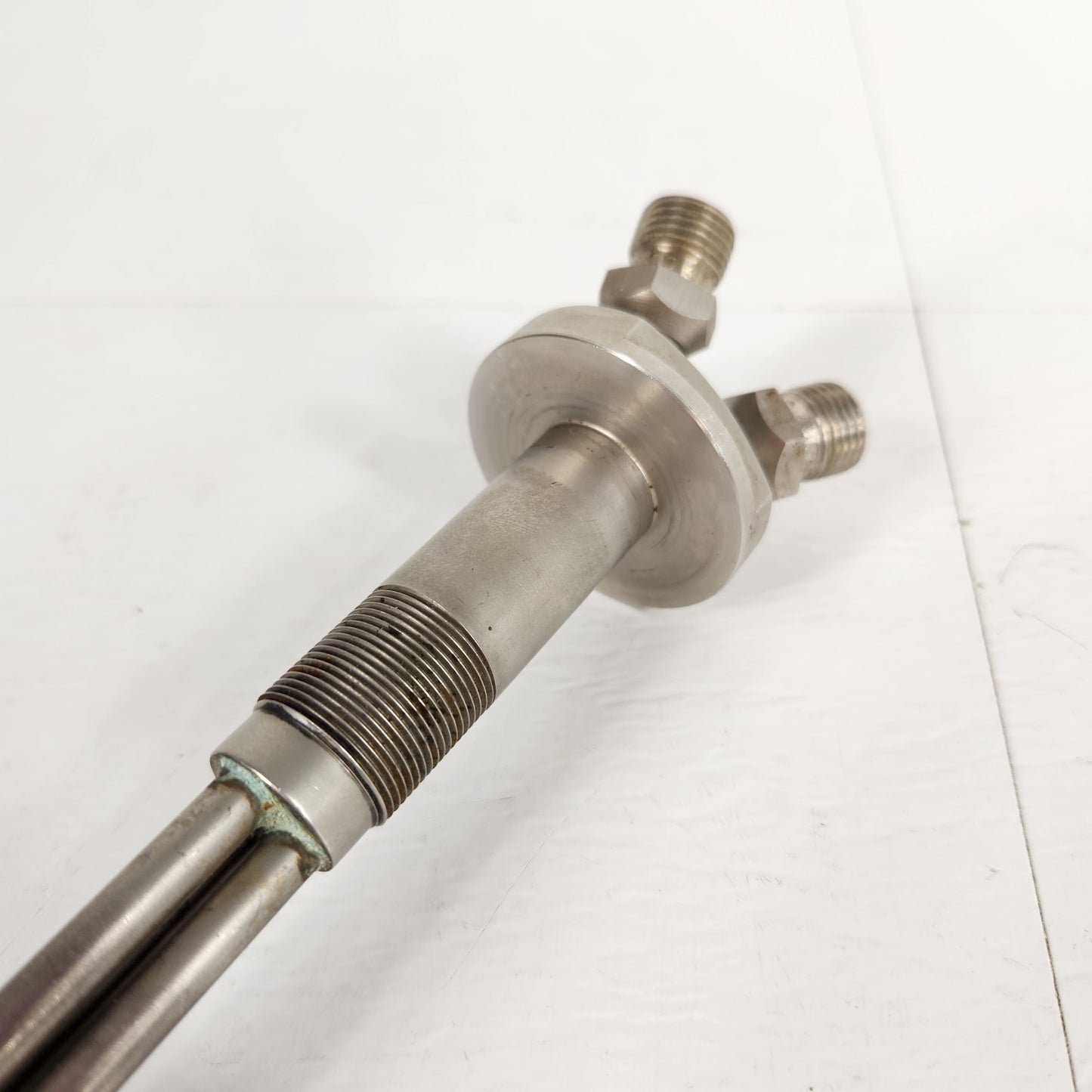 UHV Vacuum Fluid Feedthrough 3/4"-28 UN 3/8" Swagelok + 2x Cajon VCO