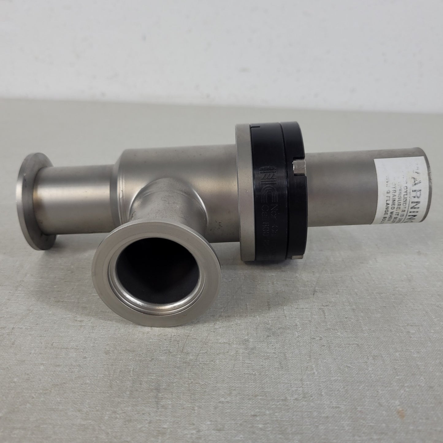 Nor-Cal ESVP-1502-NW Pneumatic High Vacuum Isolation Angle Valve KF40 NW40 QF40