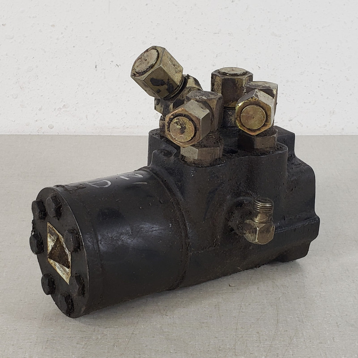 Untested Eaton Char-Lynn 236-3009-002 Hydraulic Steering Control Unit Series 20