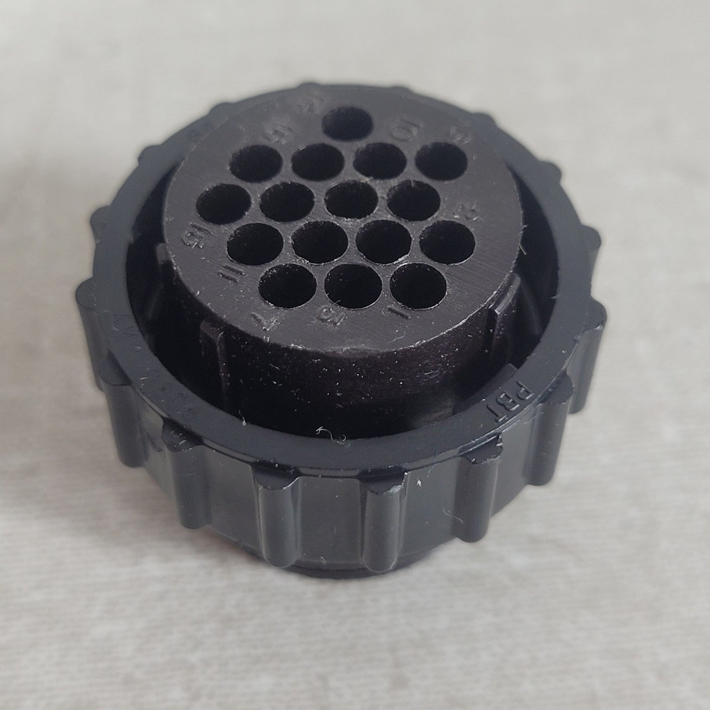 4 Units AMP 206037-1 Circular Connector Plug 16 Position CPC Series