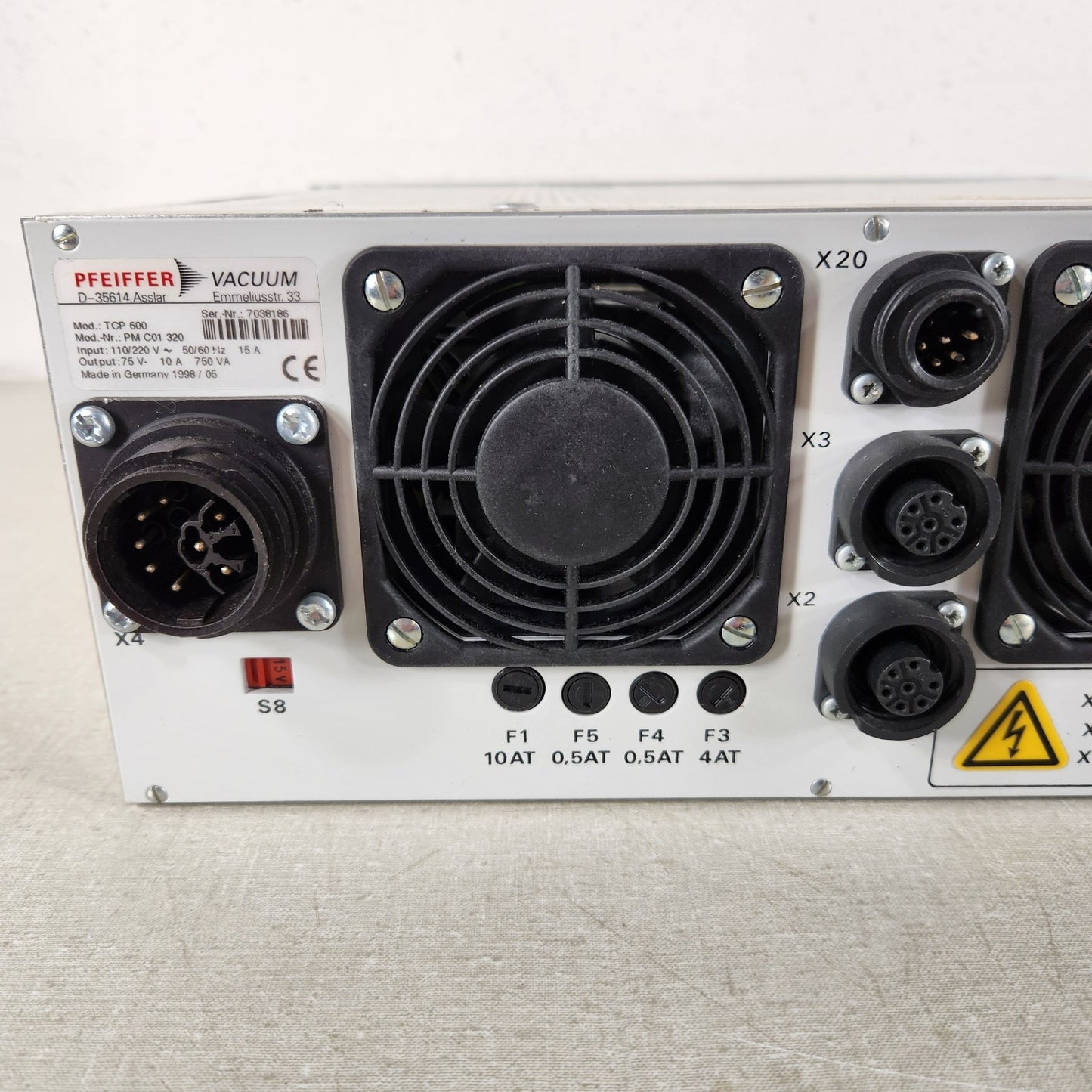 Pfeiffer TCP-600 Turbo Pump Controller PM C01 320 3U Power Supply Powers On