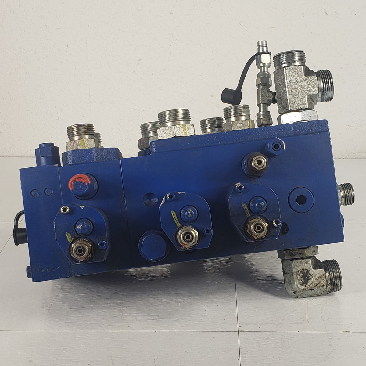 Bosch Rexroth R901176571 M6 3-Spool Hydraulic Control Valve Bank UNTESTED