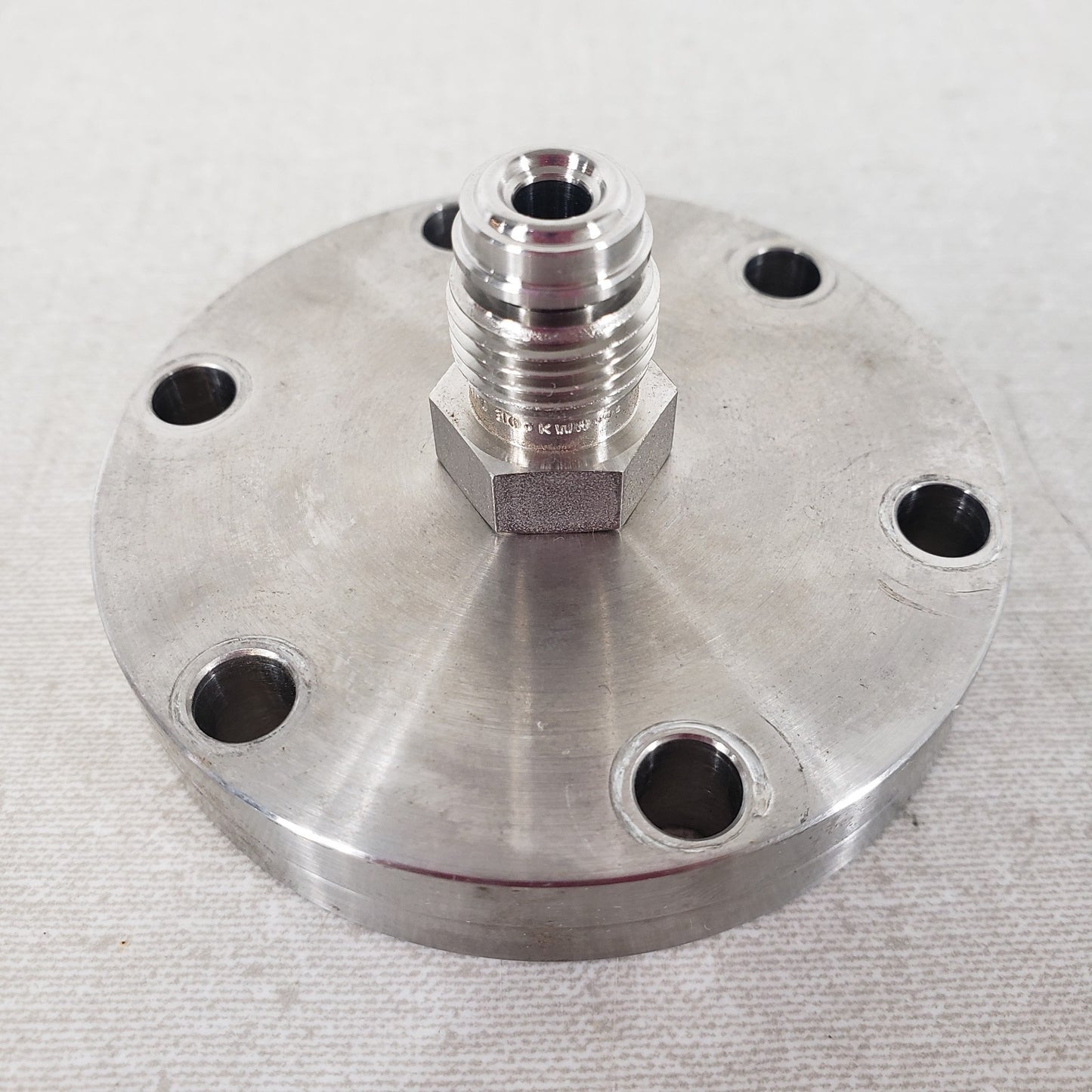 Stainless Steel Ultra High Vacuum Adapter DN35CF 2.75" CF Conflat 1/4" VCR Male