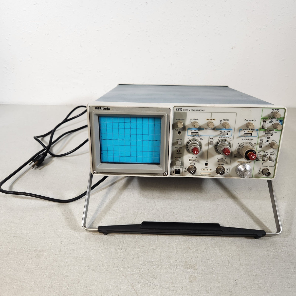 Tektronix 2215 60MHz Dual Channel Analog CRT Oscilloscope TESTED WORKING