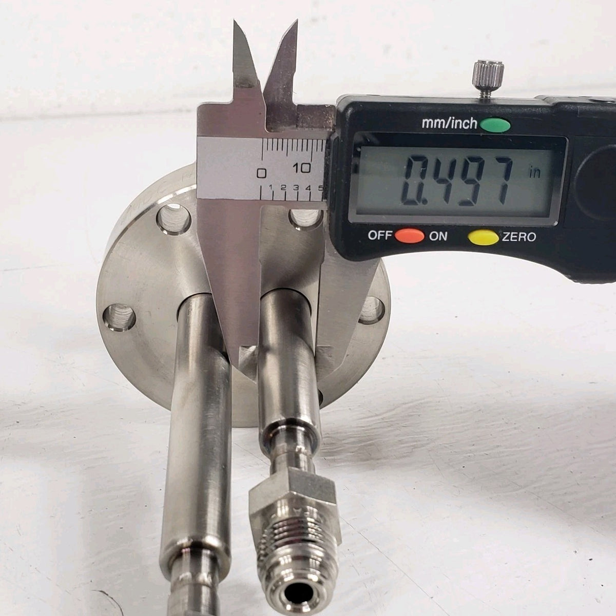 MDC 2.75" CF DN35CF Dual 1/4" VCR Fluid Feedthrough UHV Vacuum 304SS