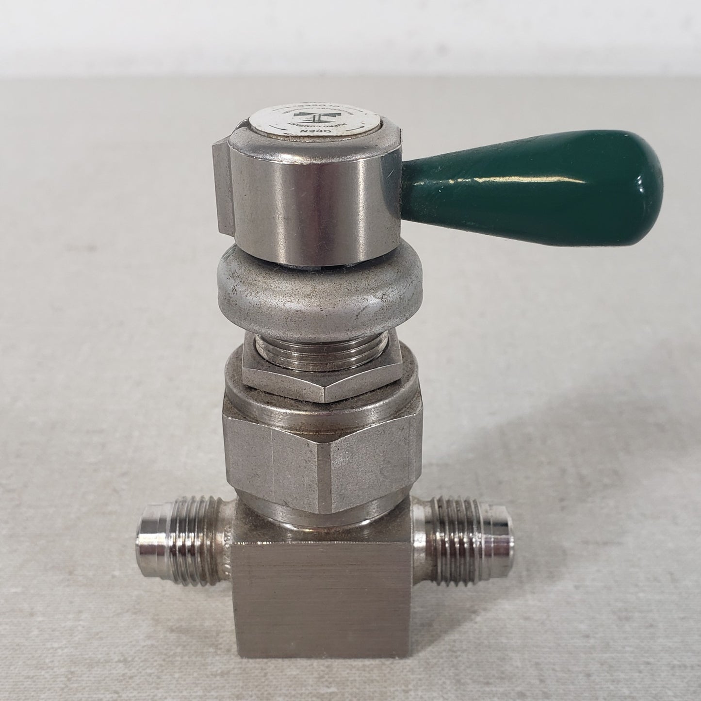 NUPRO SS-DLVCR4 1/4in Male VCR High-Purity Diaphragm Valve Swagelok
