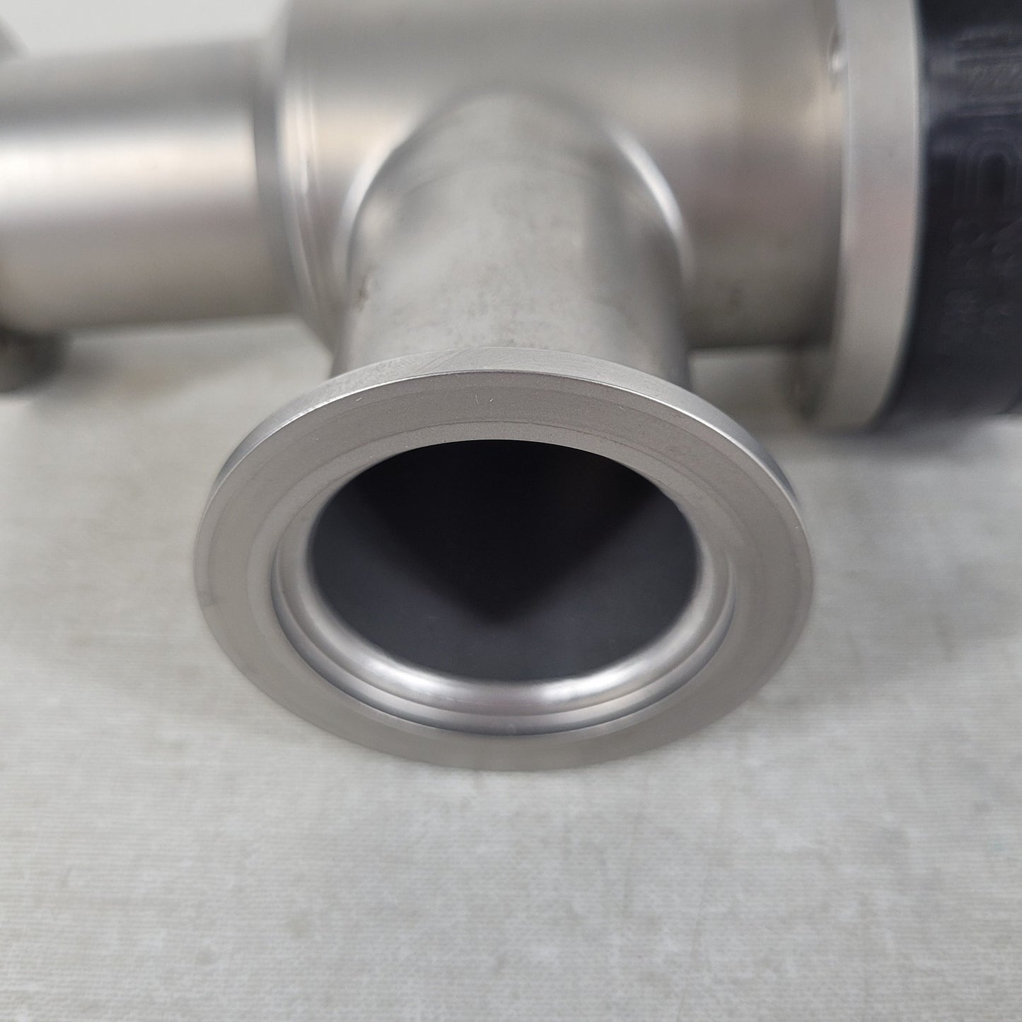 Nor-Cal ESVP-1502-NW Pneumatic High Vacuum Isolation Angle Valve KF40 NW40 QF40