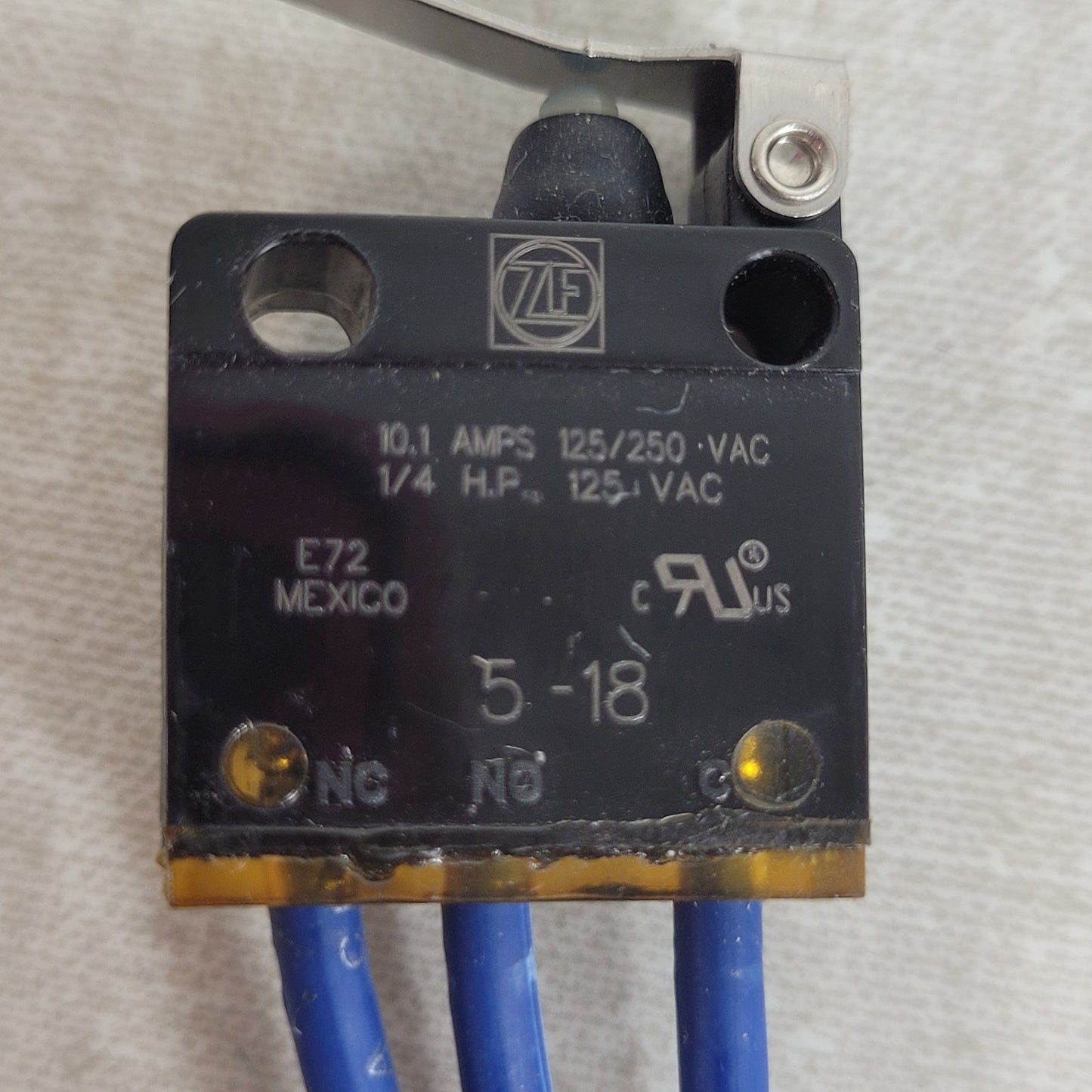 ZF Electronics 0E72-40KT Sealed SPDT Roller Lever Limit Switch 10.1A 250VAC