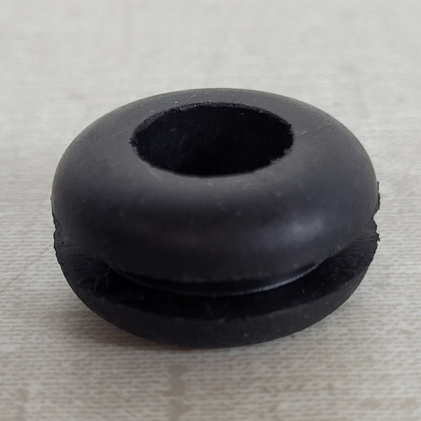 30 Pack Black Applied Rubber Grommets 1/16in Thick 3/4in ID 1-1/8in OD 116740409