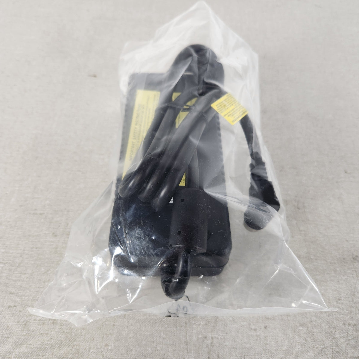 APX SP80954HRR SPU65-203 65W Switching Power Supply 5-Pin 100-240V