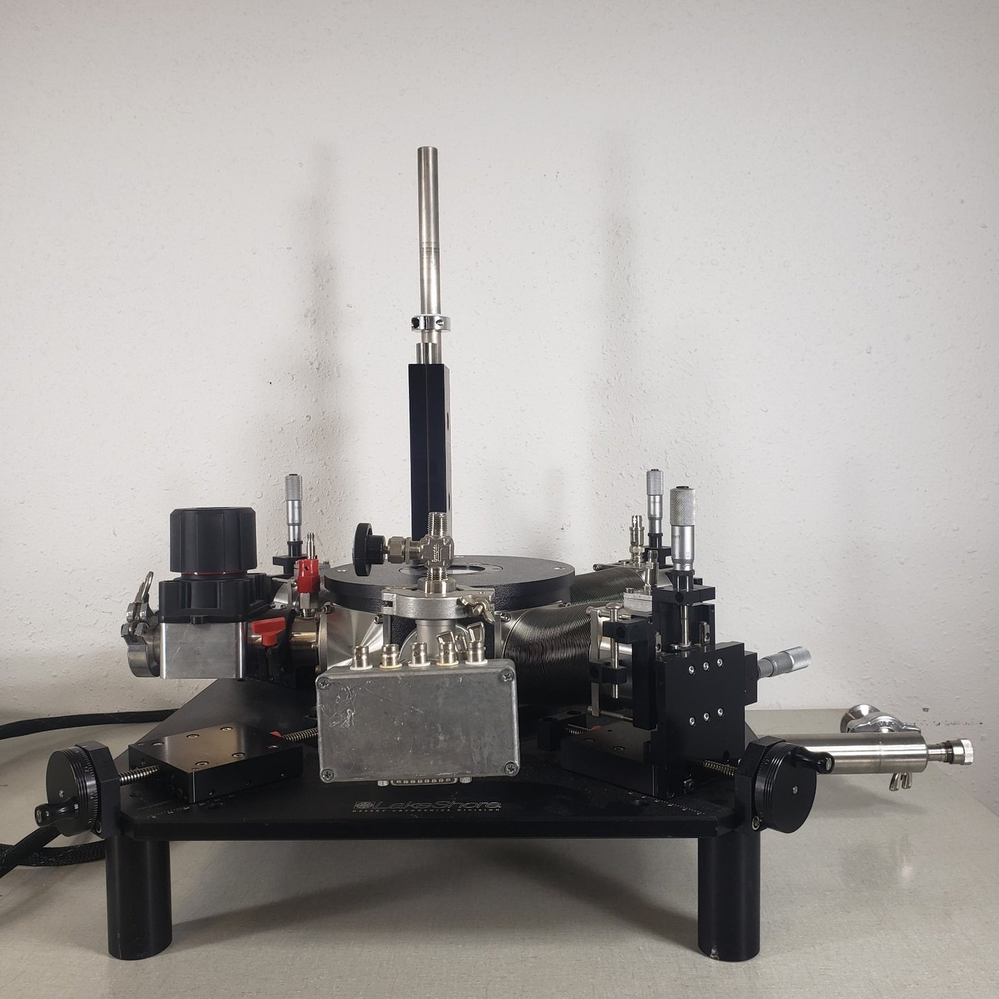 TESTED Lake Shore TTP4 Table Top 3-axis Cryogenic Probe Station 4.2-475K 0-67GHz