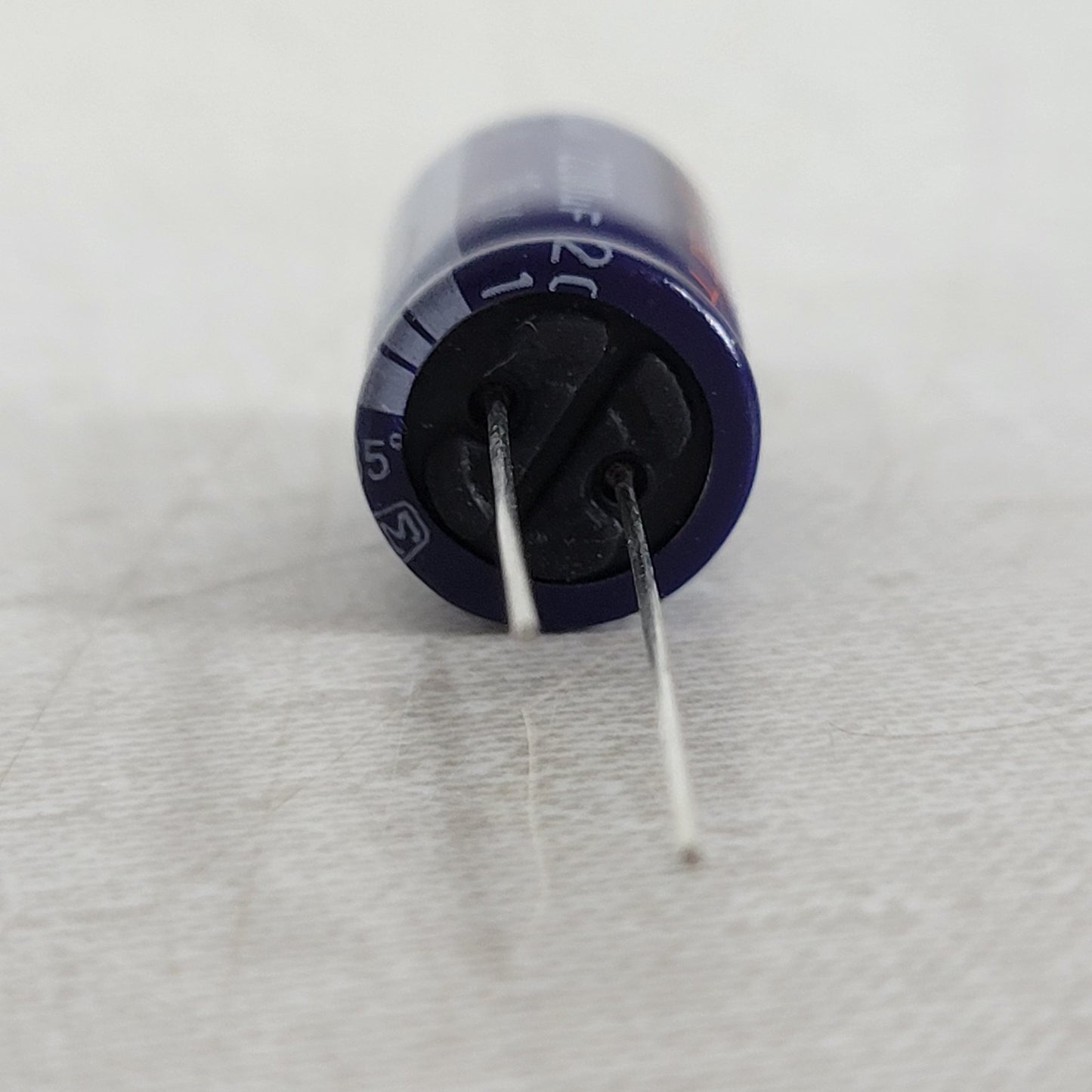 Lot of 24 Panasonic ECA-M 2200uF 16V Radial Aluminum Electrolytic Capacitors 85C