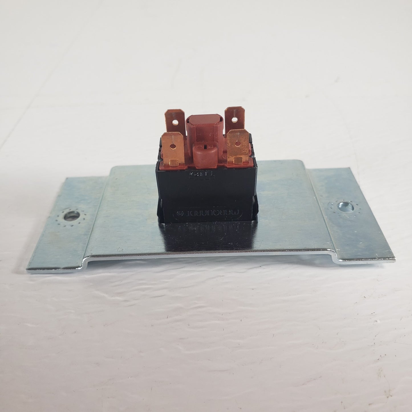 MARQUARDT 1660 16(4)250~T85/55 Green Push Button and Aluminum Face Plate