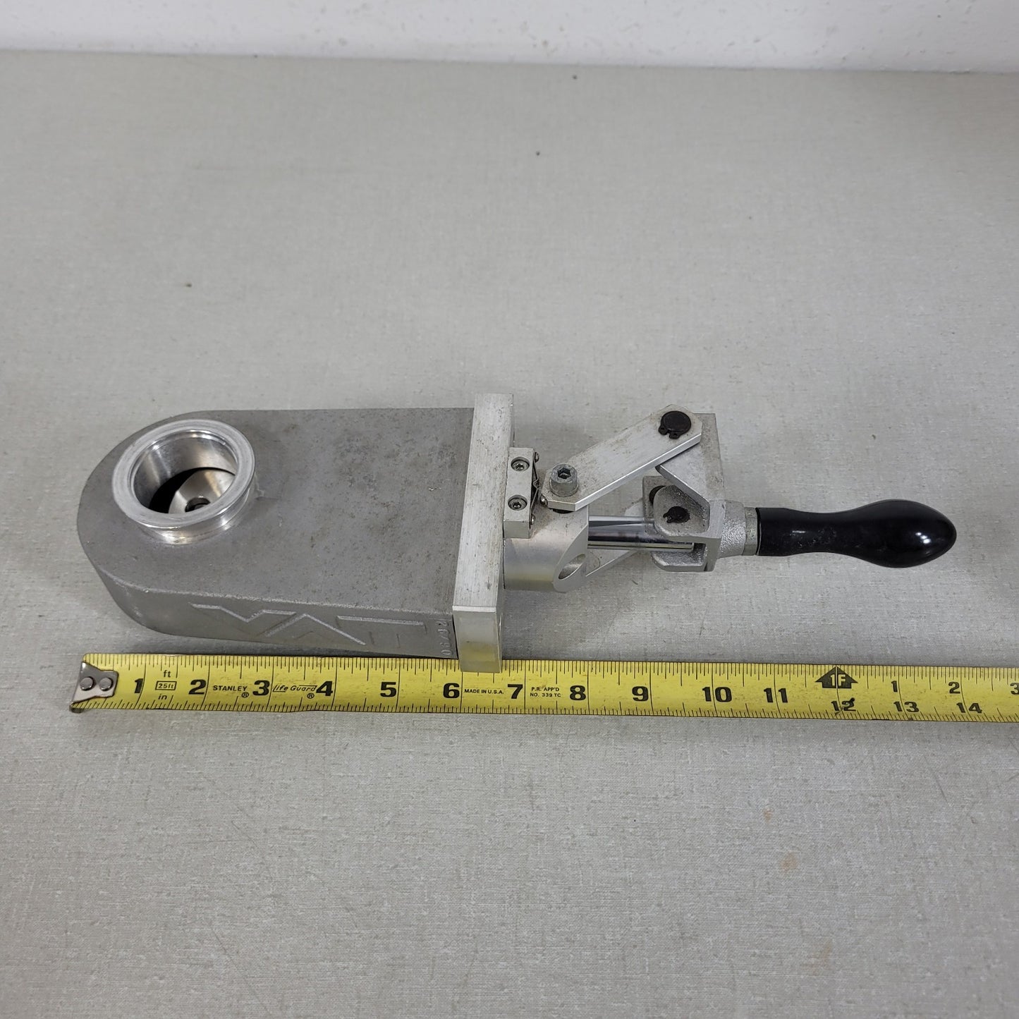 VAT F12-64355-04 DN40 KF40 NW40 Manual Stainless UHV High Vacuum Gate Valve
