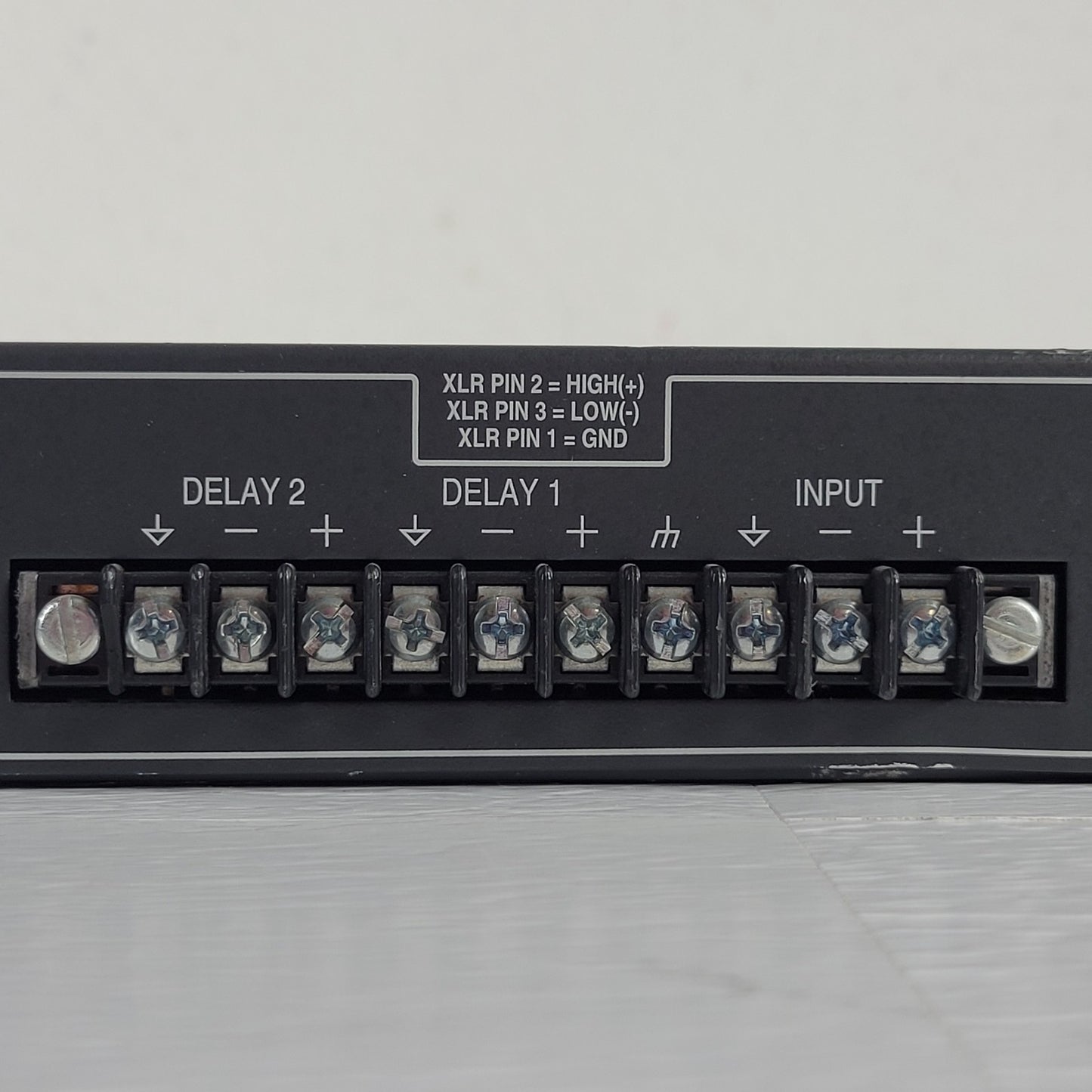 SYMETRIX 402 Dual Output Delay Acoustic Tool, 1 In & 2 Outs XLR and 1/4"