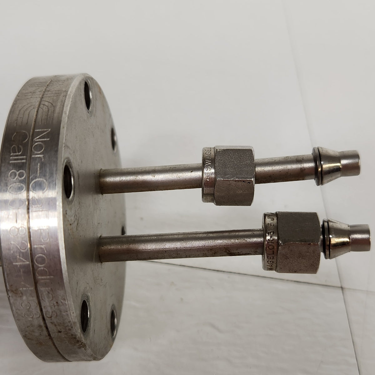 Nor-Cal LFT-150-2-025-4SW DN35CF 2.75" CF Dual 1/4" Swagelok Fluid Feedthrough